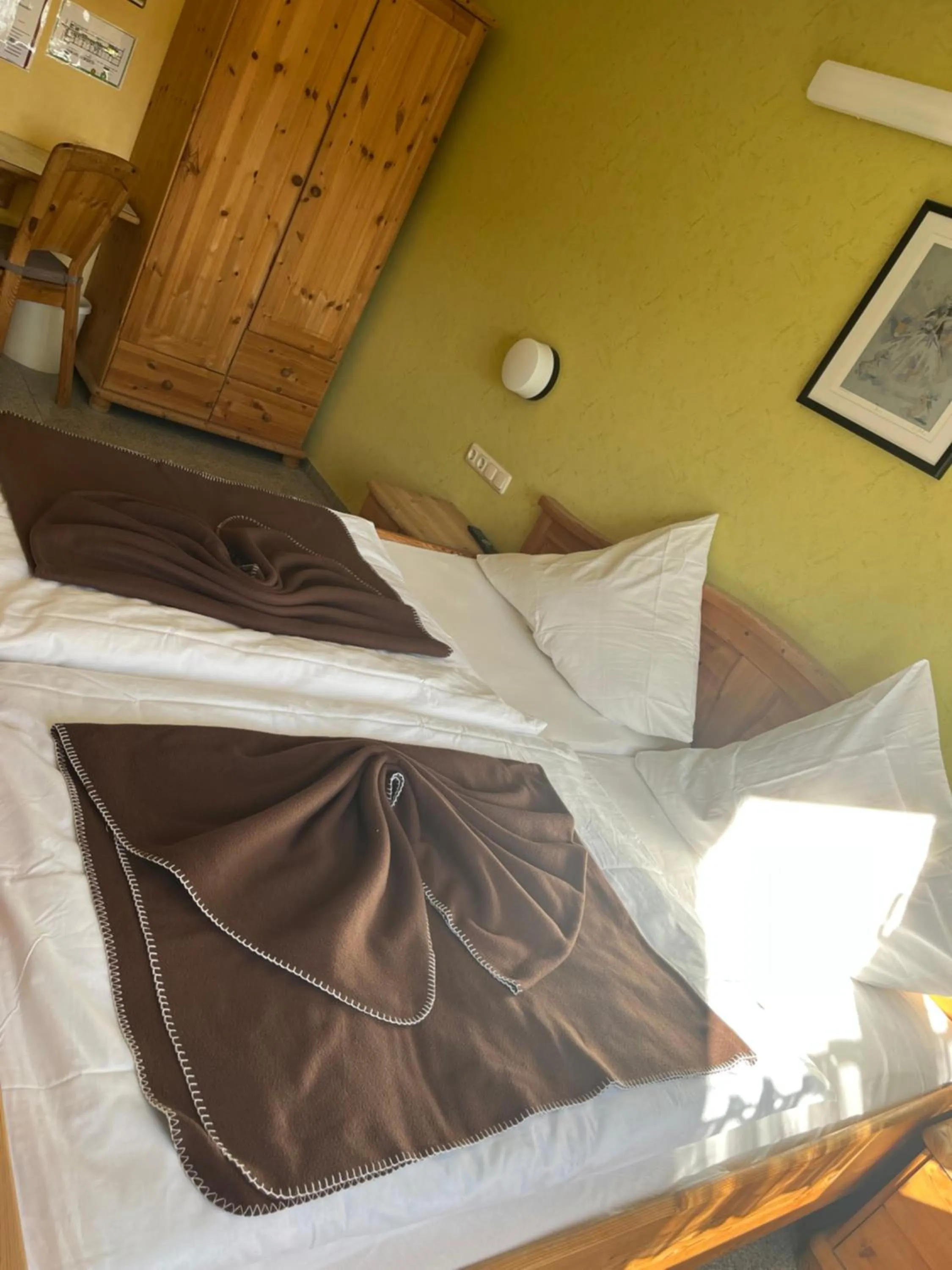 Bed in Hotel Eifeltor