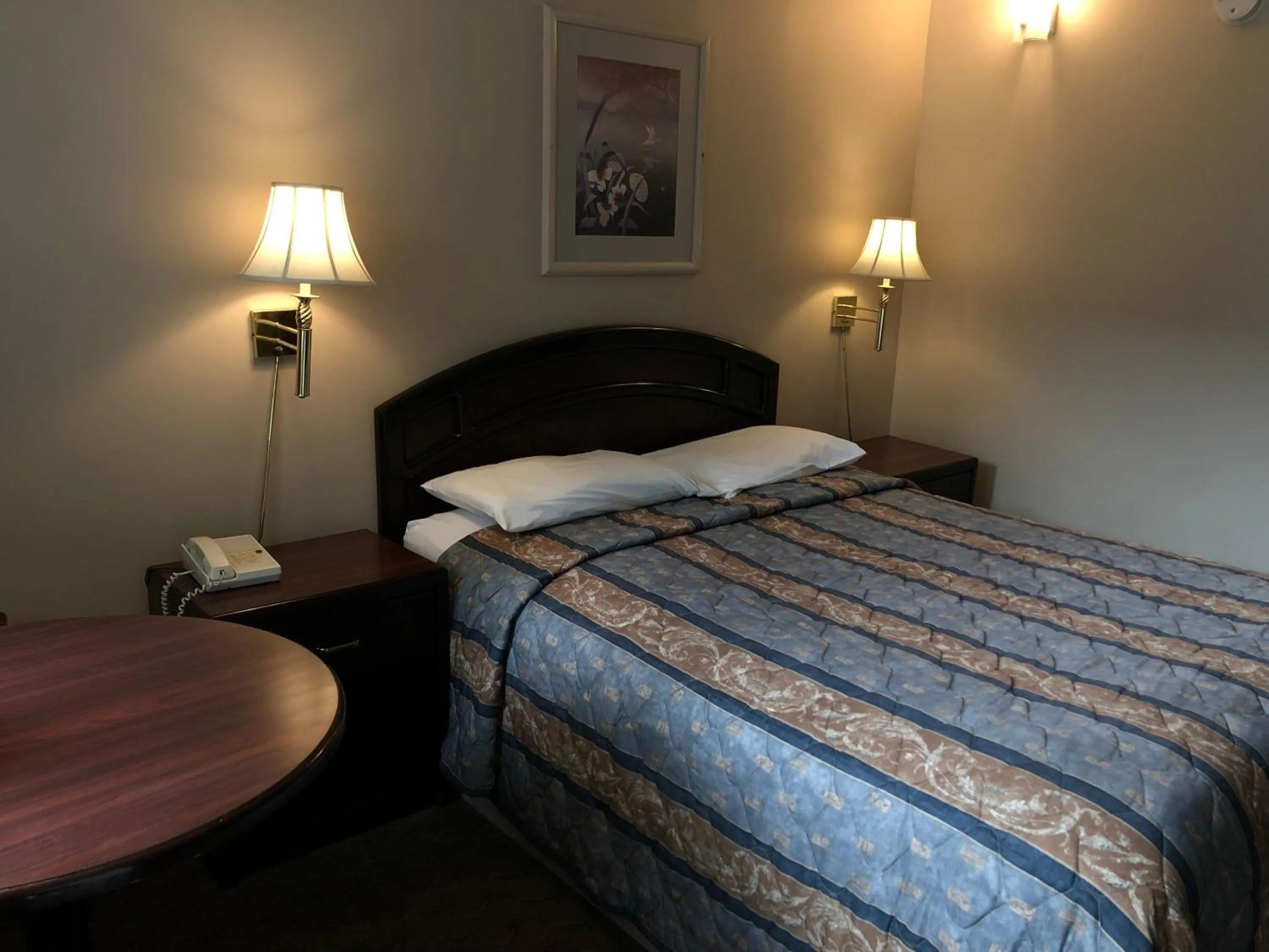 Bed in Travellers Inn