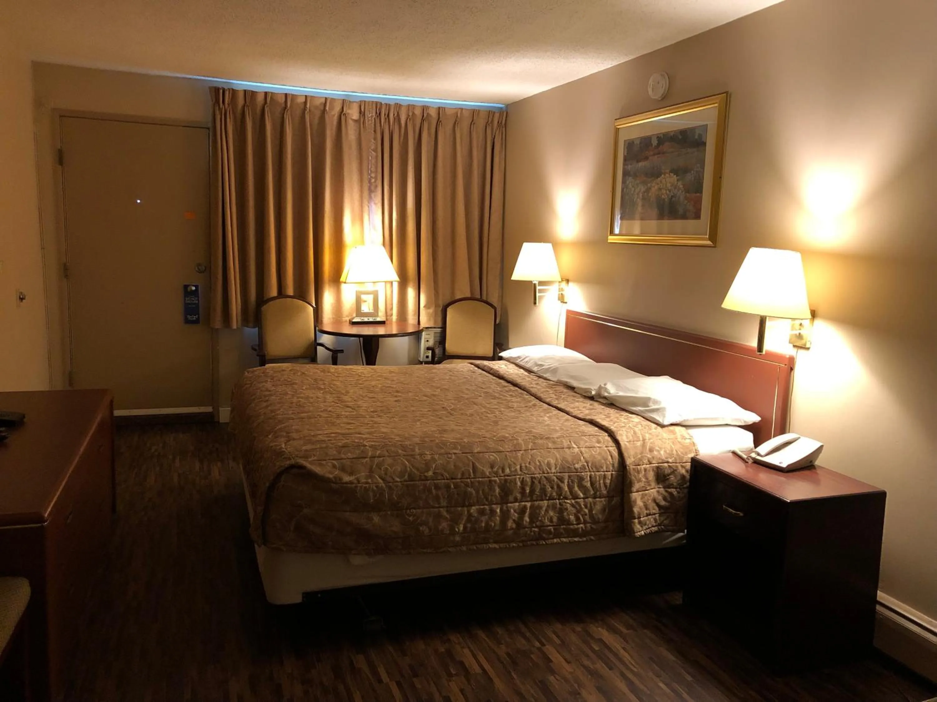 Bed in Travellers Inn