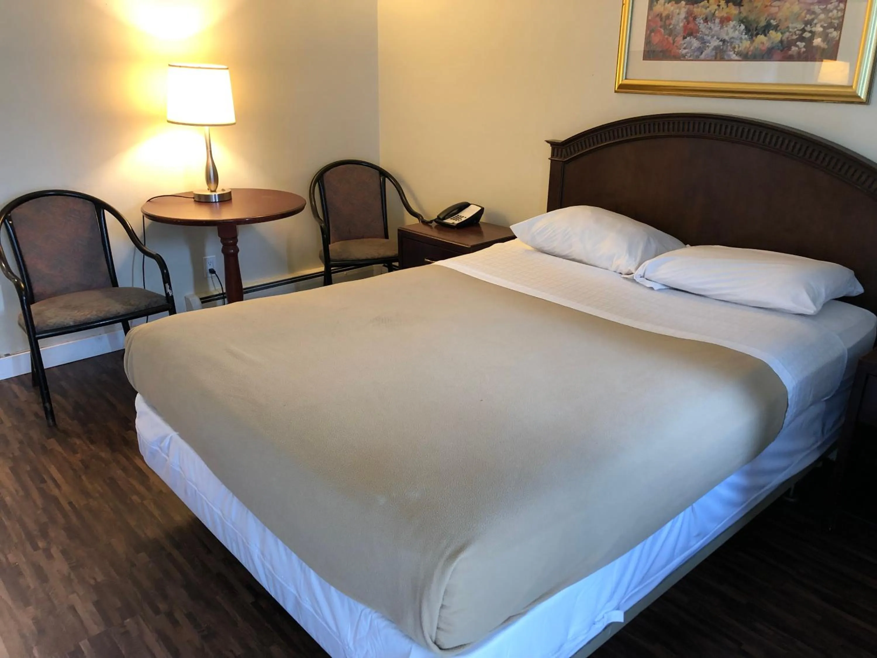 Bed in Travellers Inn