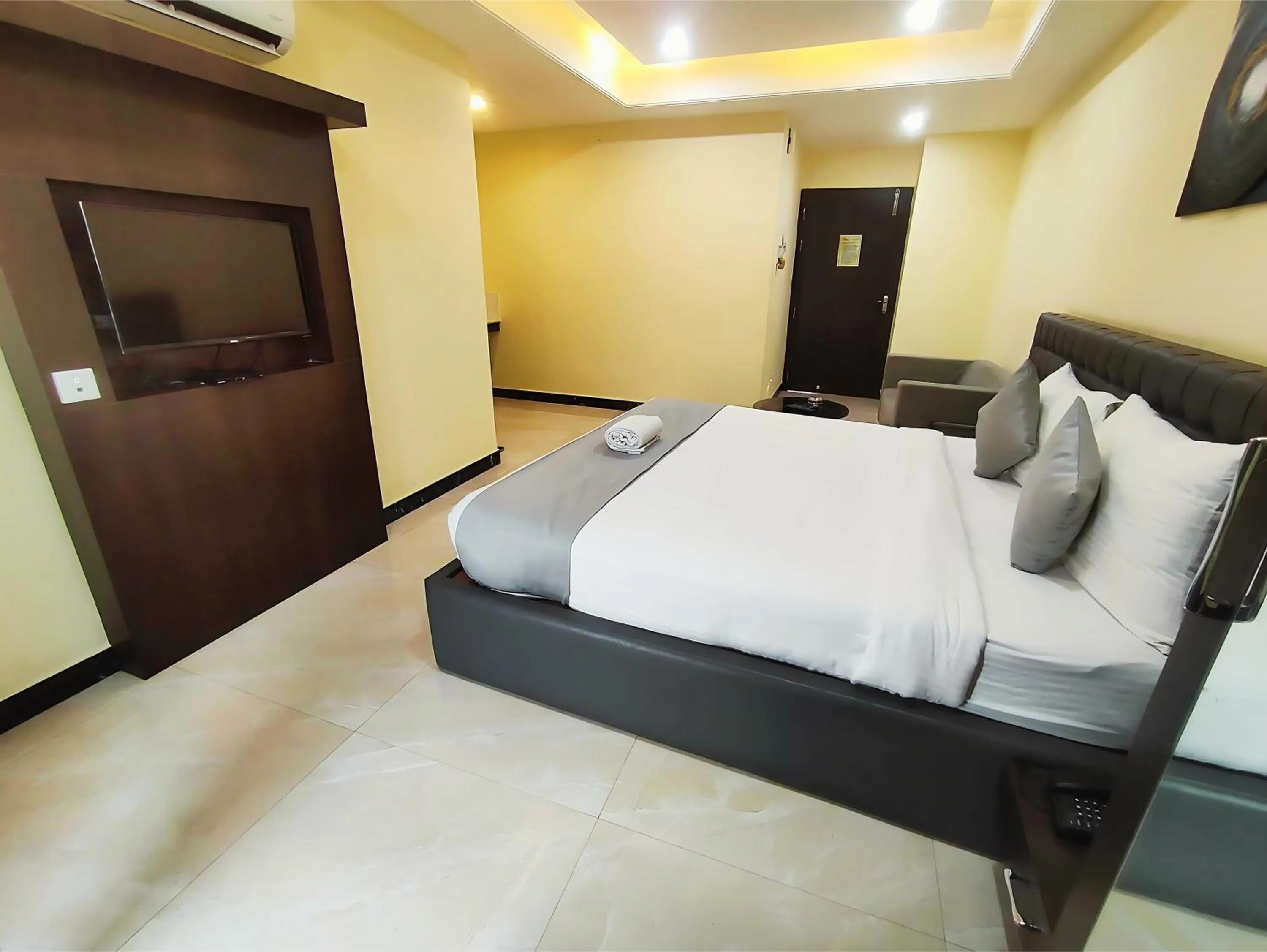 Bedroom, Bed in HOTEL PAPILIO