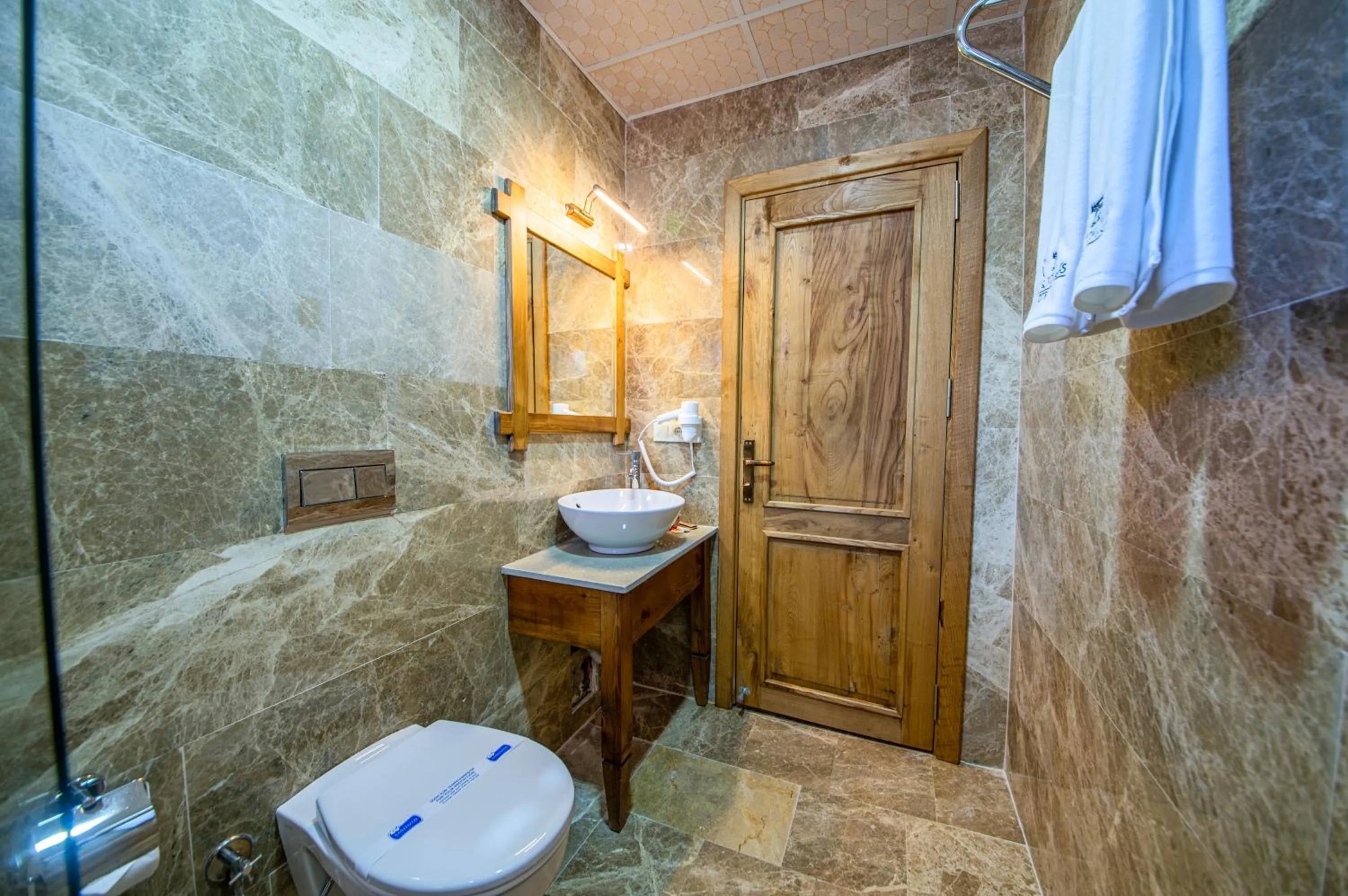 Shower in Remus Romulus Cappadocia