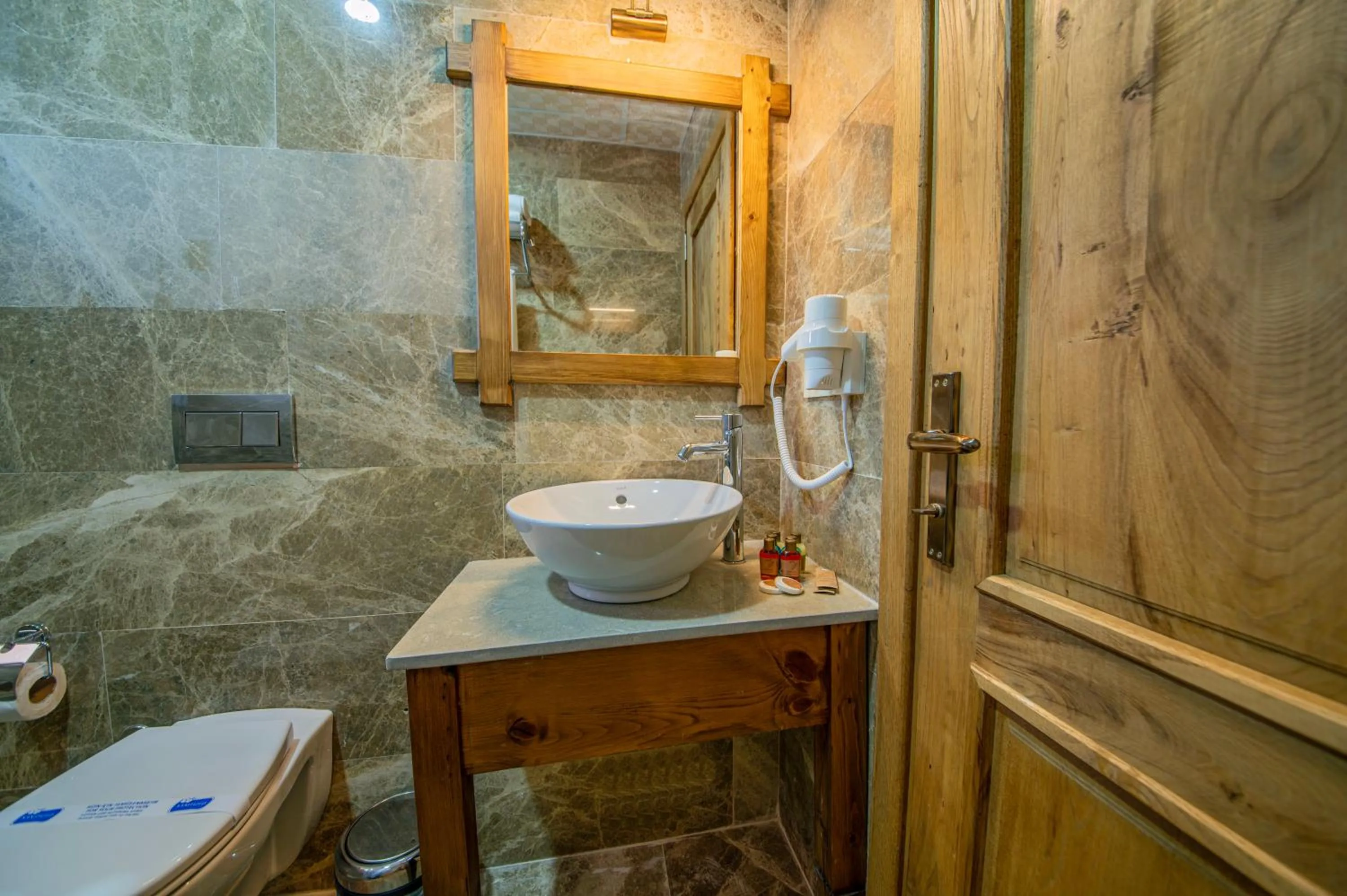 Shower in Remus Romulus Cappadocia