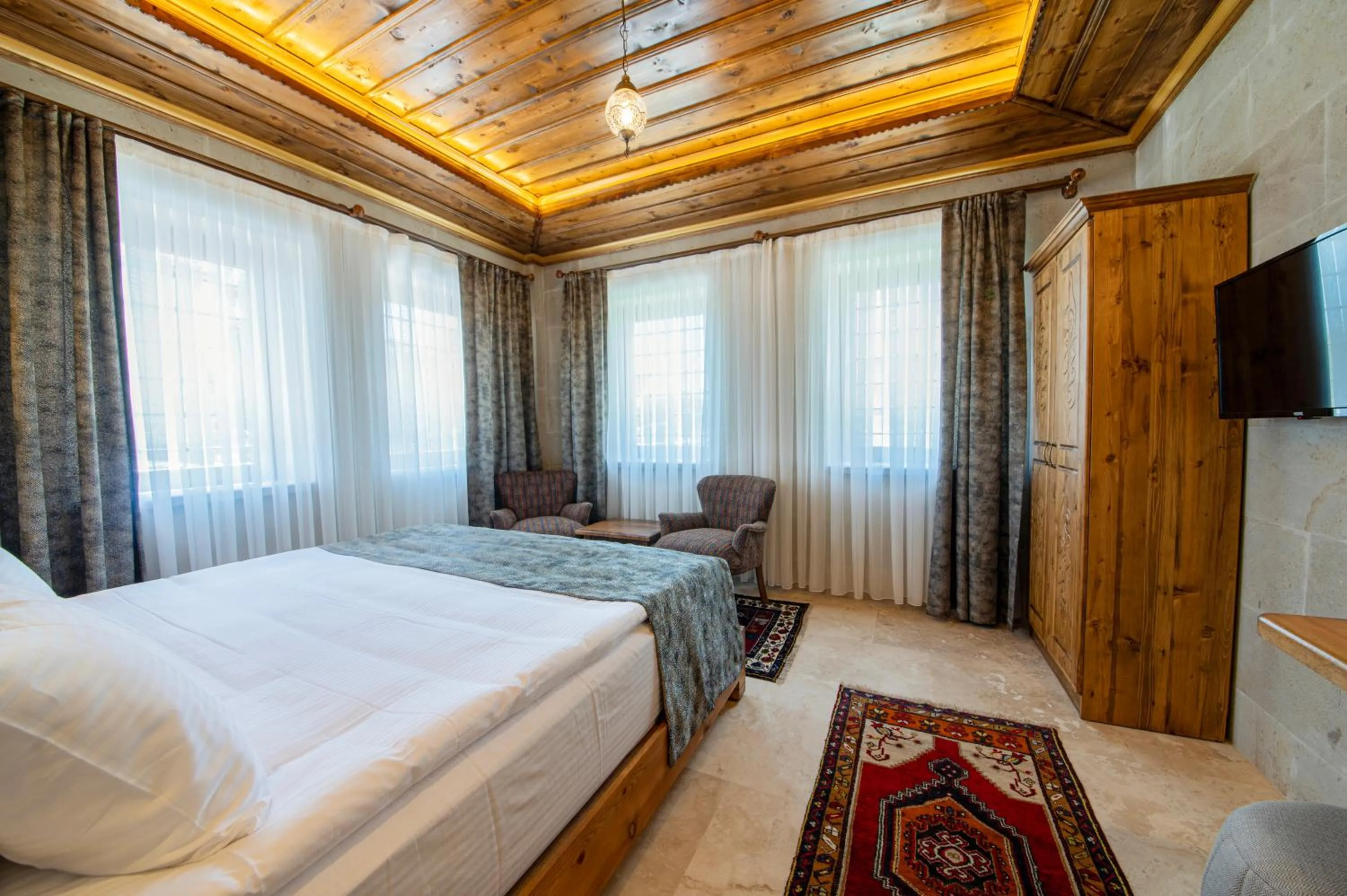 Photo of the whole room, Bed in Remus Romulus Cappadocia