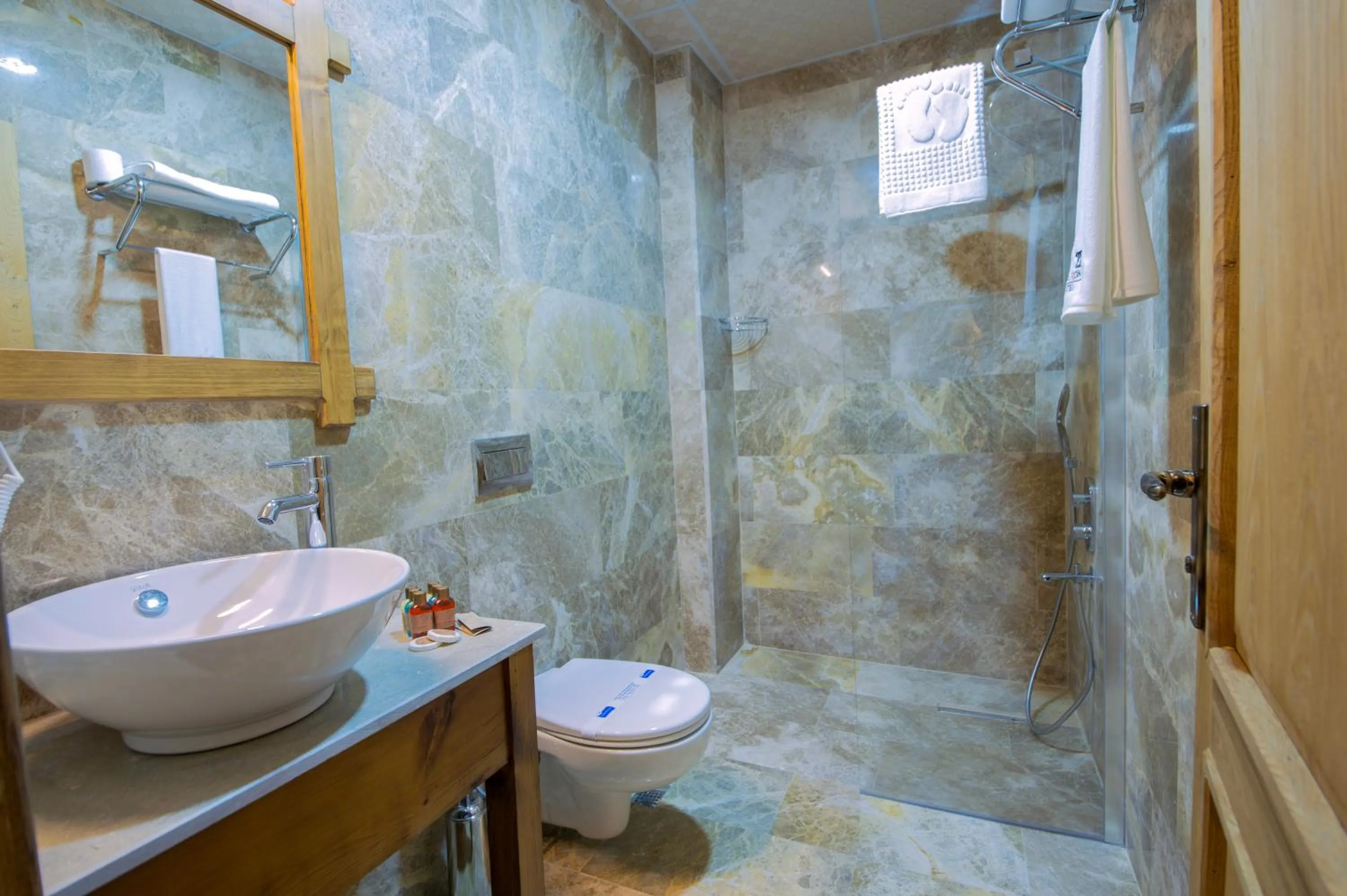 Shower in Remus Romulus Cappadocia