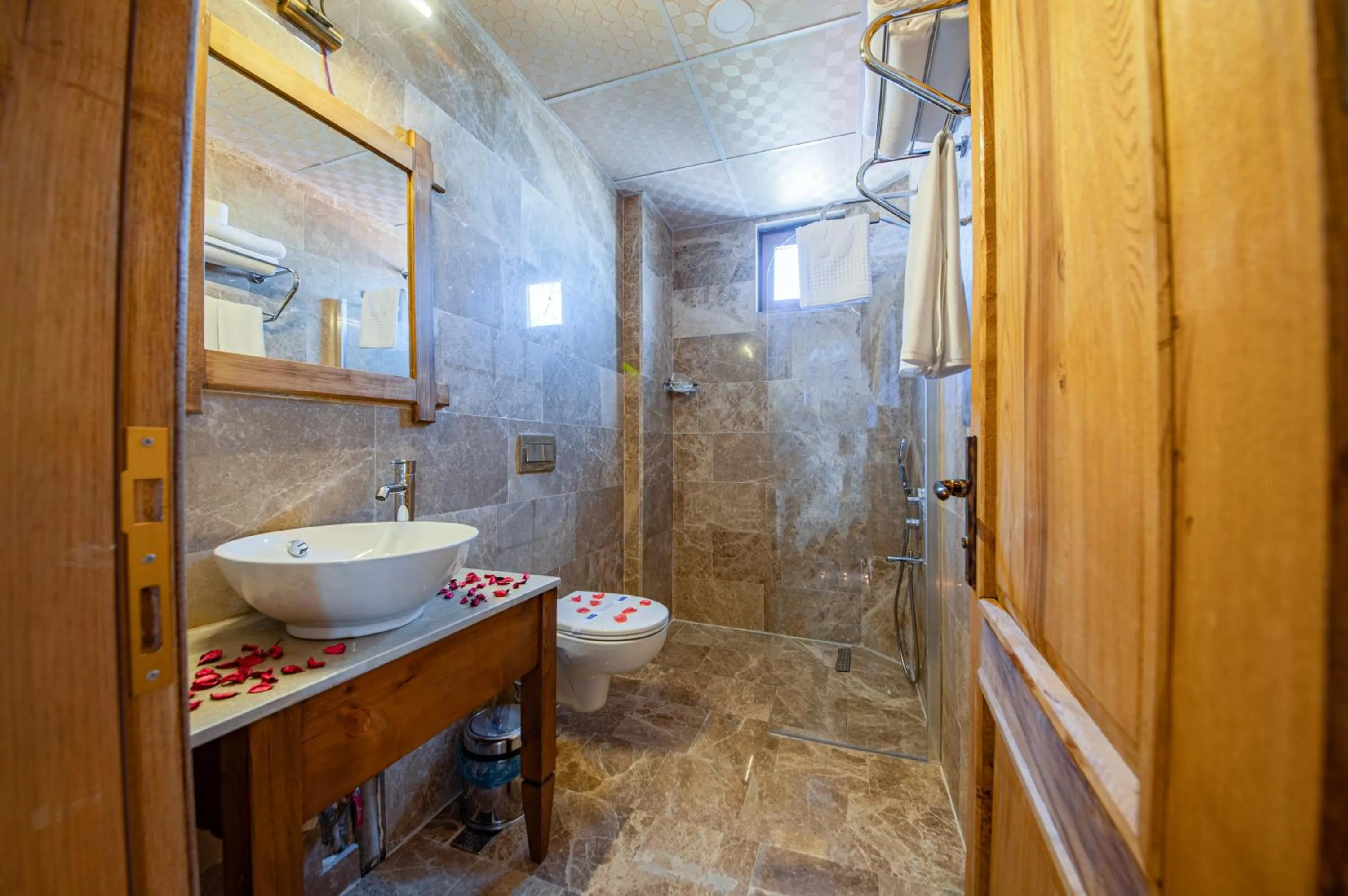 Shower in Remus Romulus Cappadocia