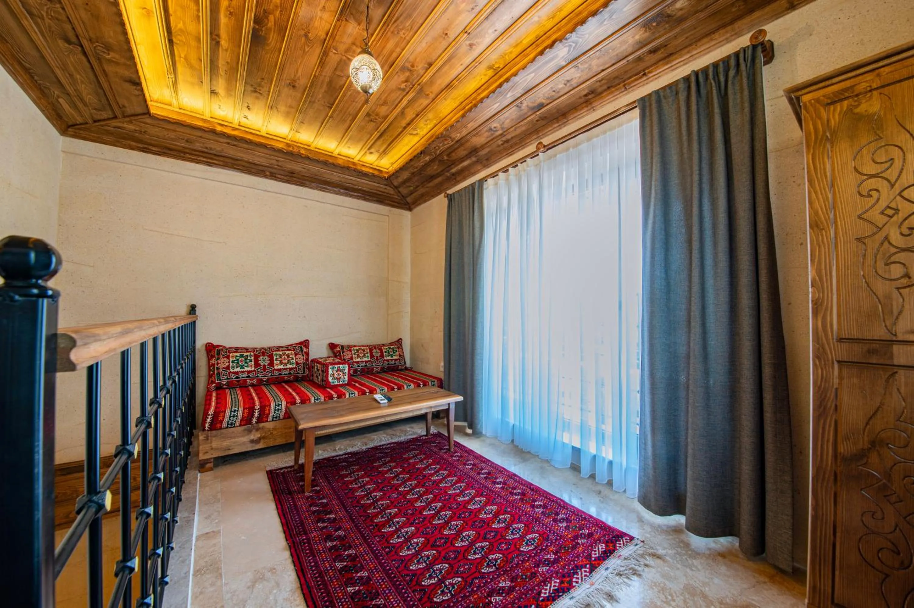 Seating area, Bed in Remus Romulus Cappadocia
