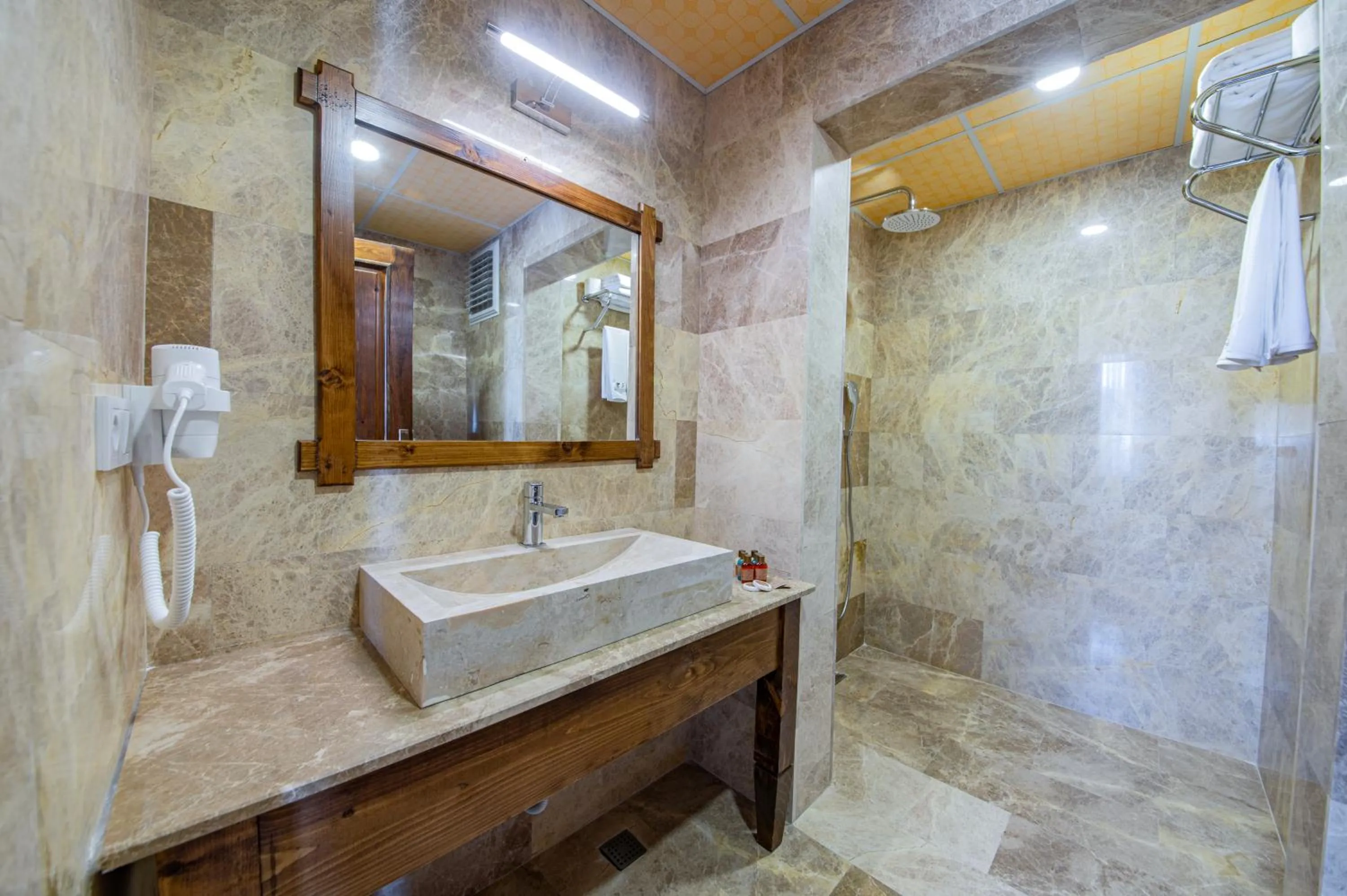 Shower in Remus Romulus Cappadocia