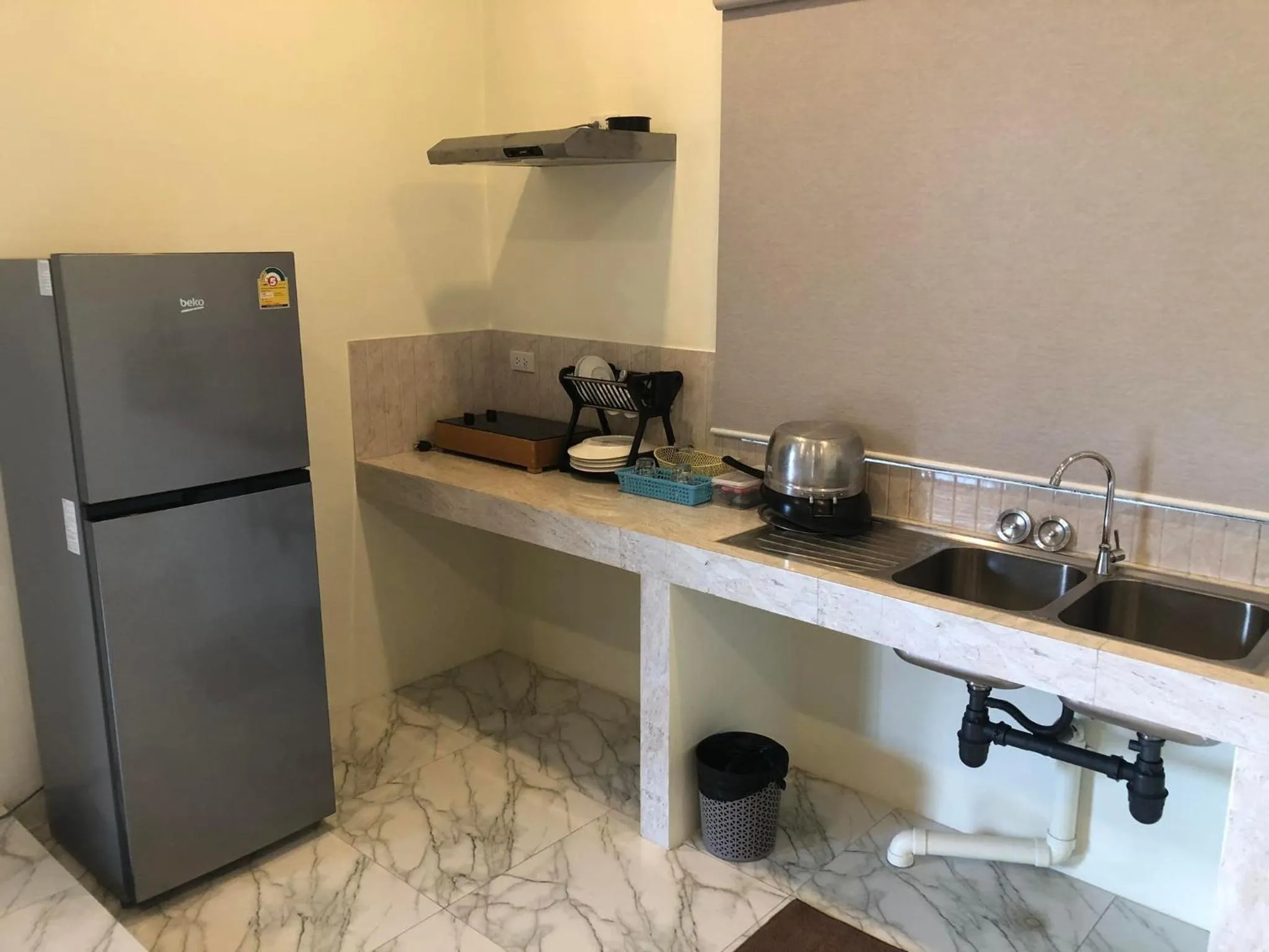 Kitchen or kitchenette in M&N Guesthouse Kata