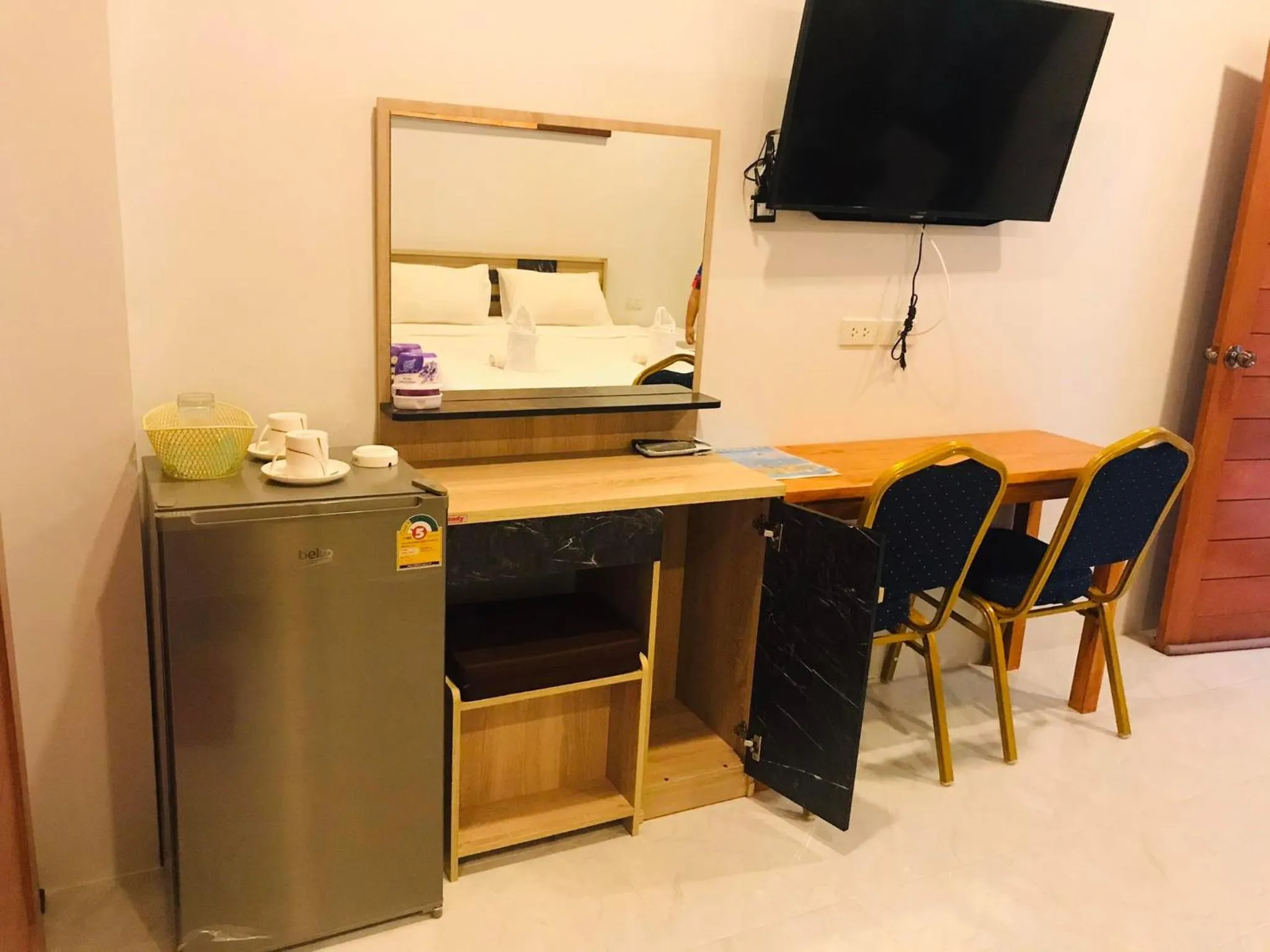 TV and multimedia in M&N Guesthouse Kata