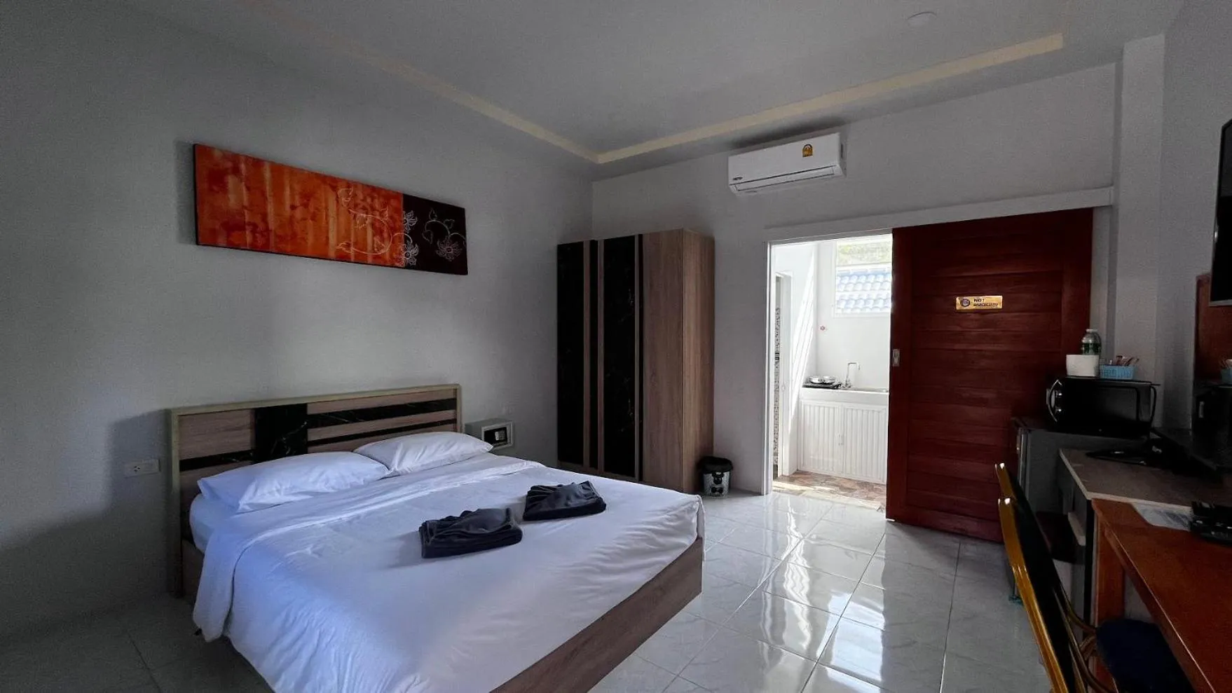 Bed in M&N Guesthouse Kata