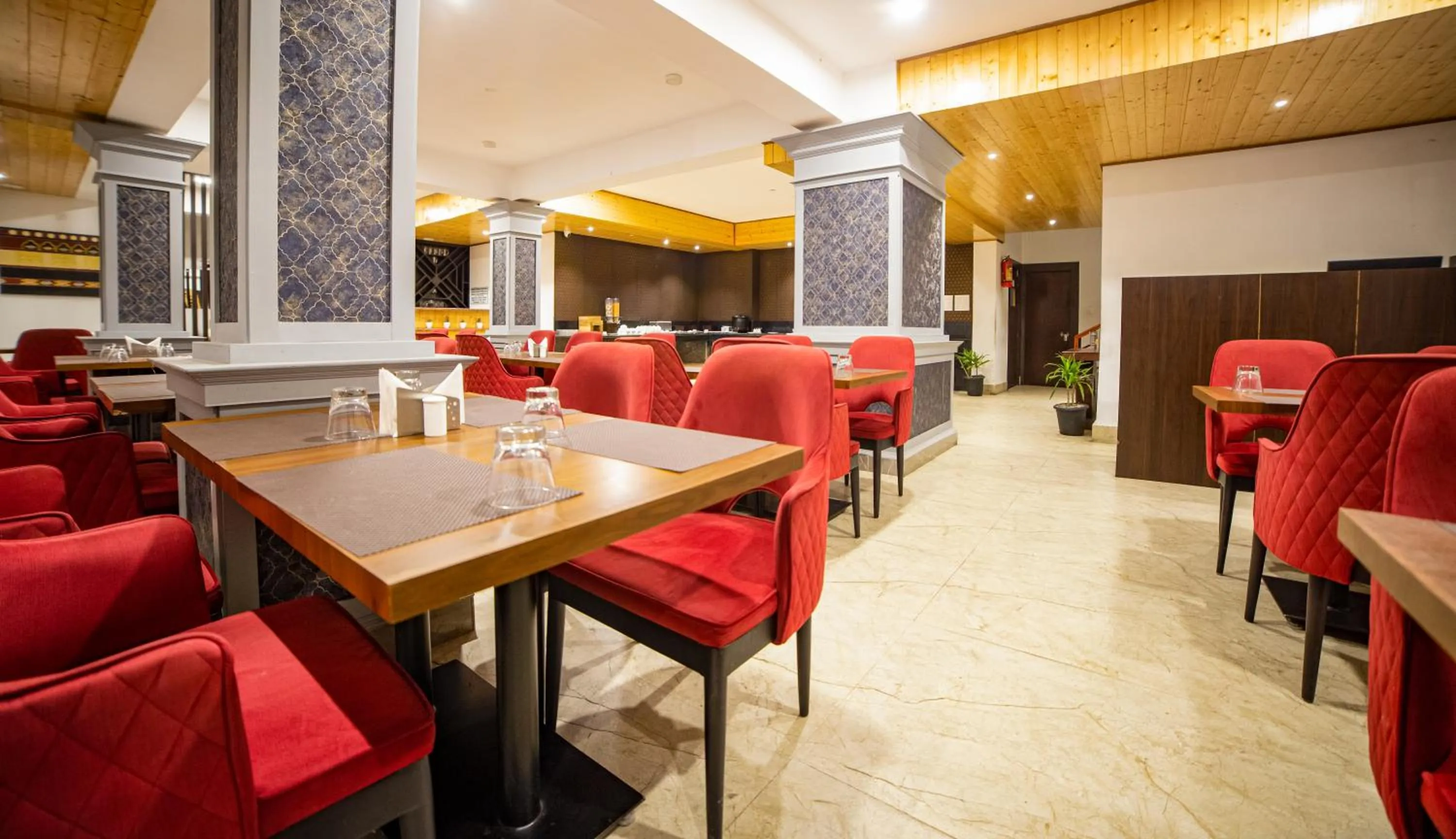 Restaurant/places to eat in Sumitel Pelling