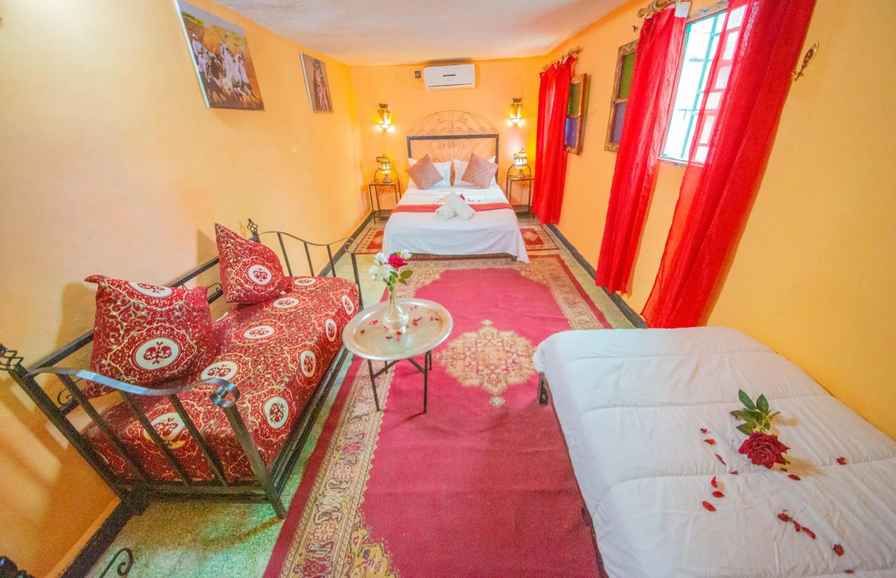 Photo of the whole room in Maison Adam