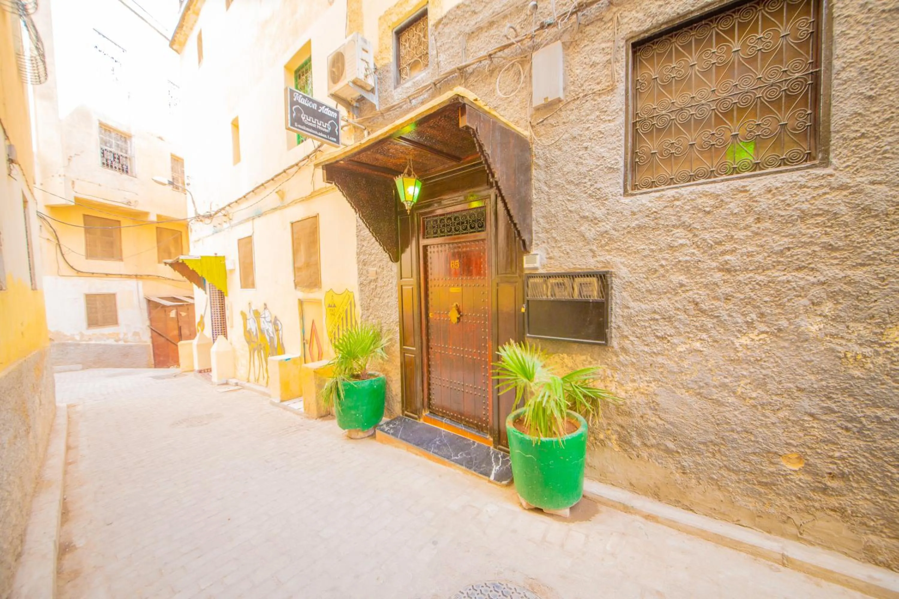 Property building in Maison Adam