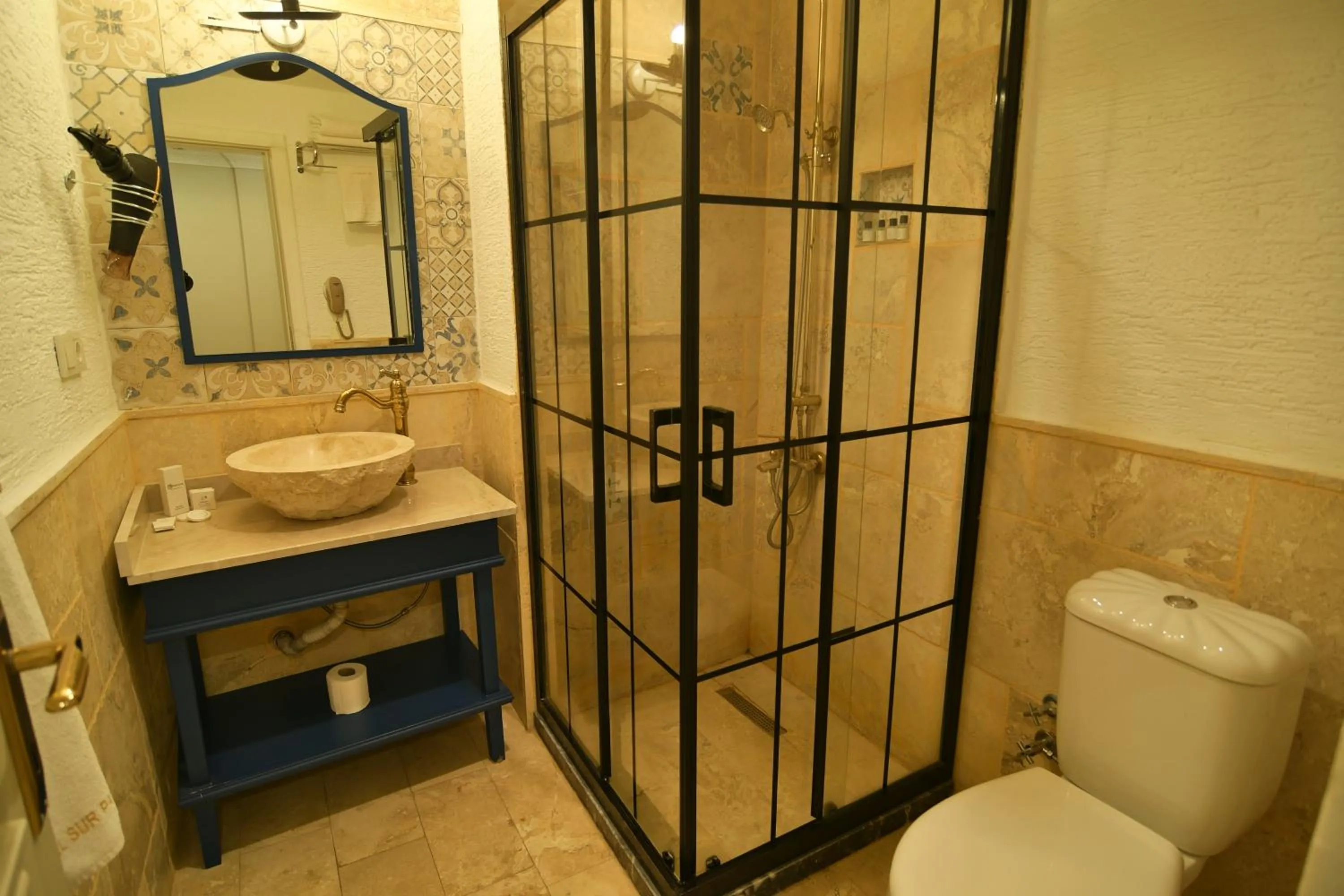 Shower in SUR PALACE OTEL