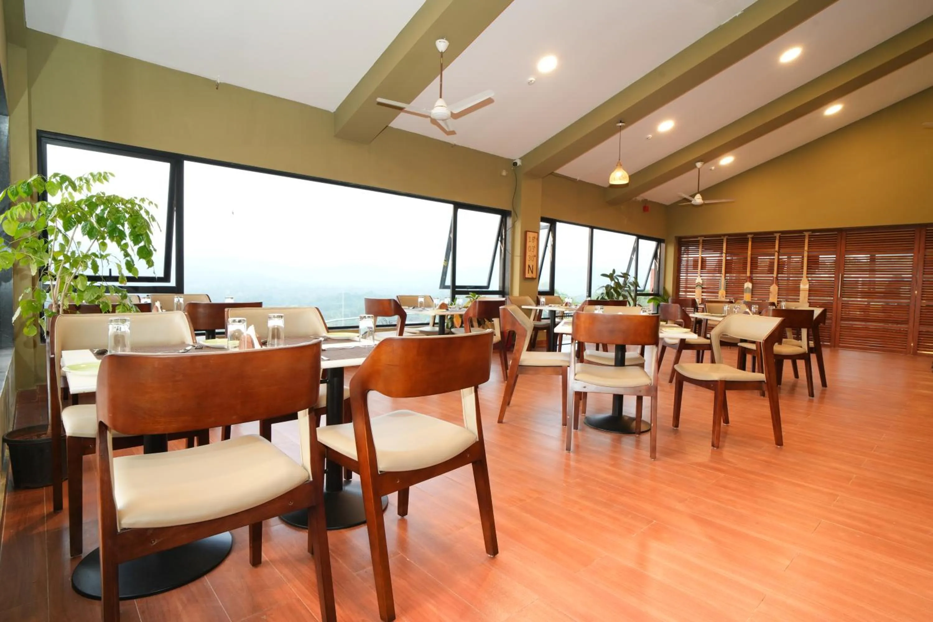 Restaurant/places to eat in Gaurav Lords Resort