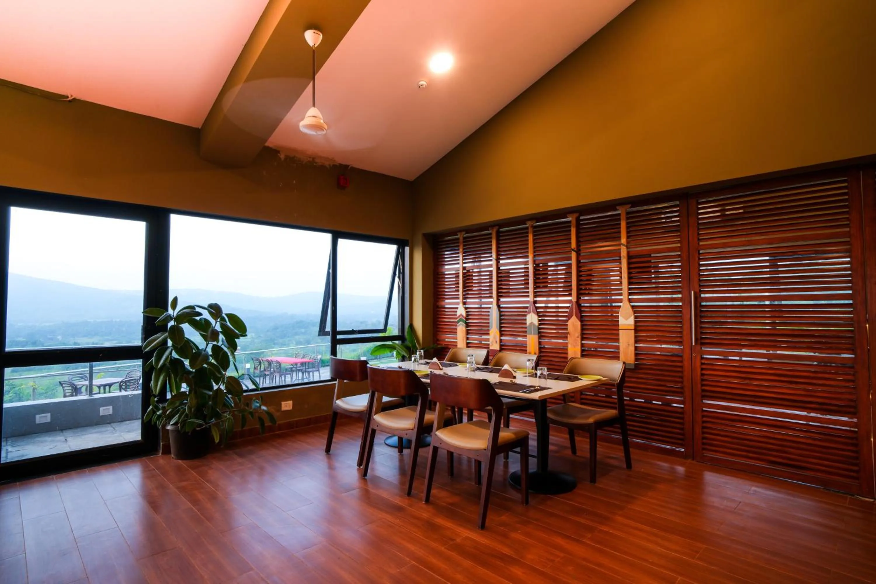 Restaurant/places to eat in Gaurav Lords Resort