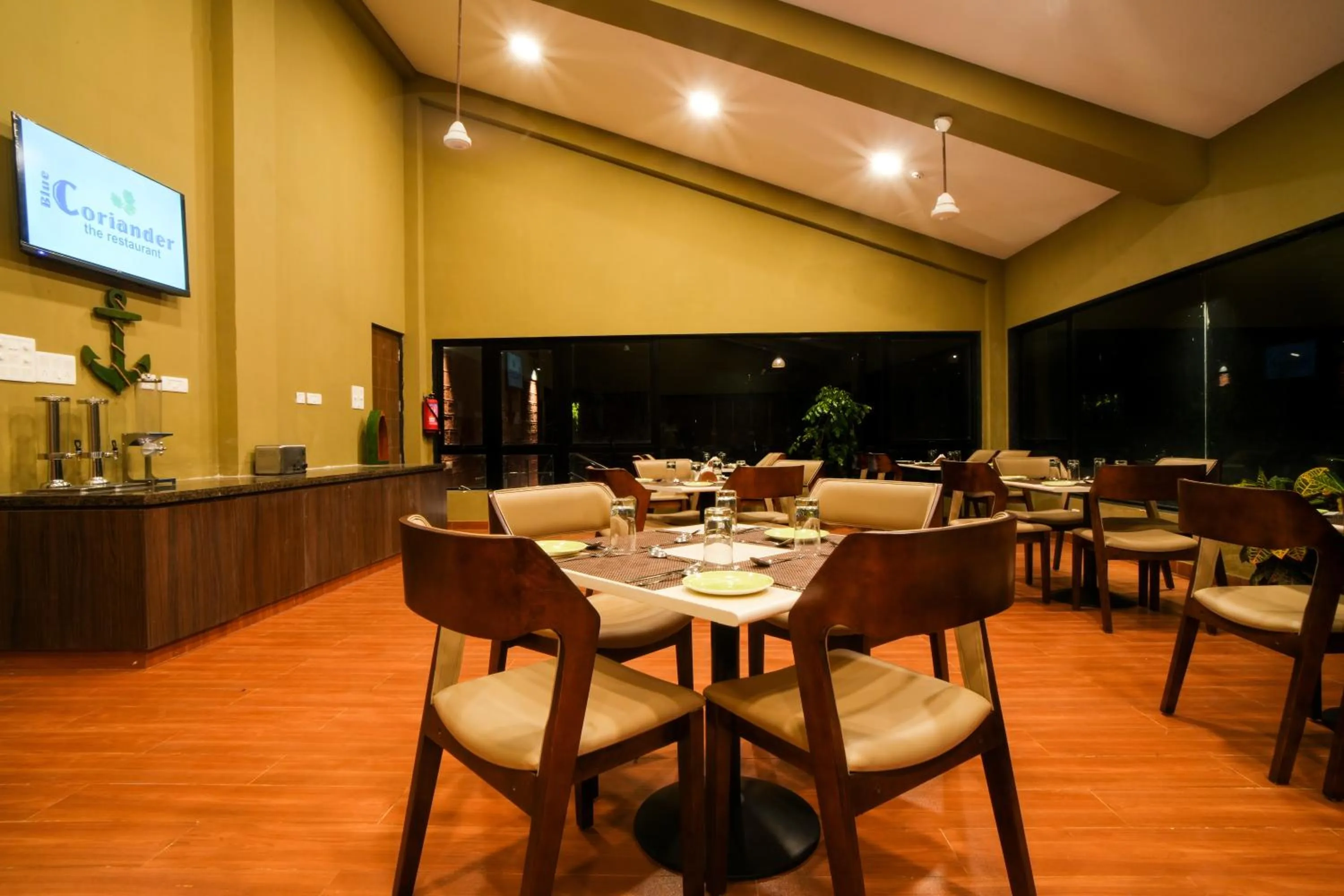 Restaurant/places to eat in Gaurav Lords Resort
