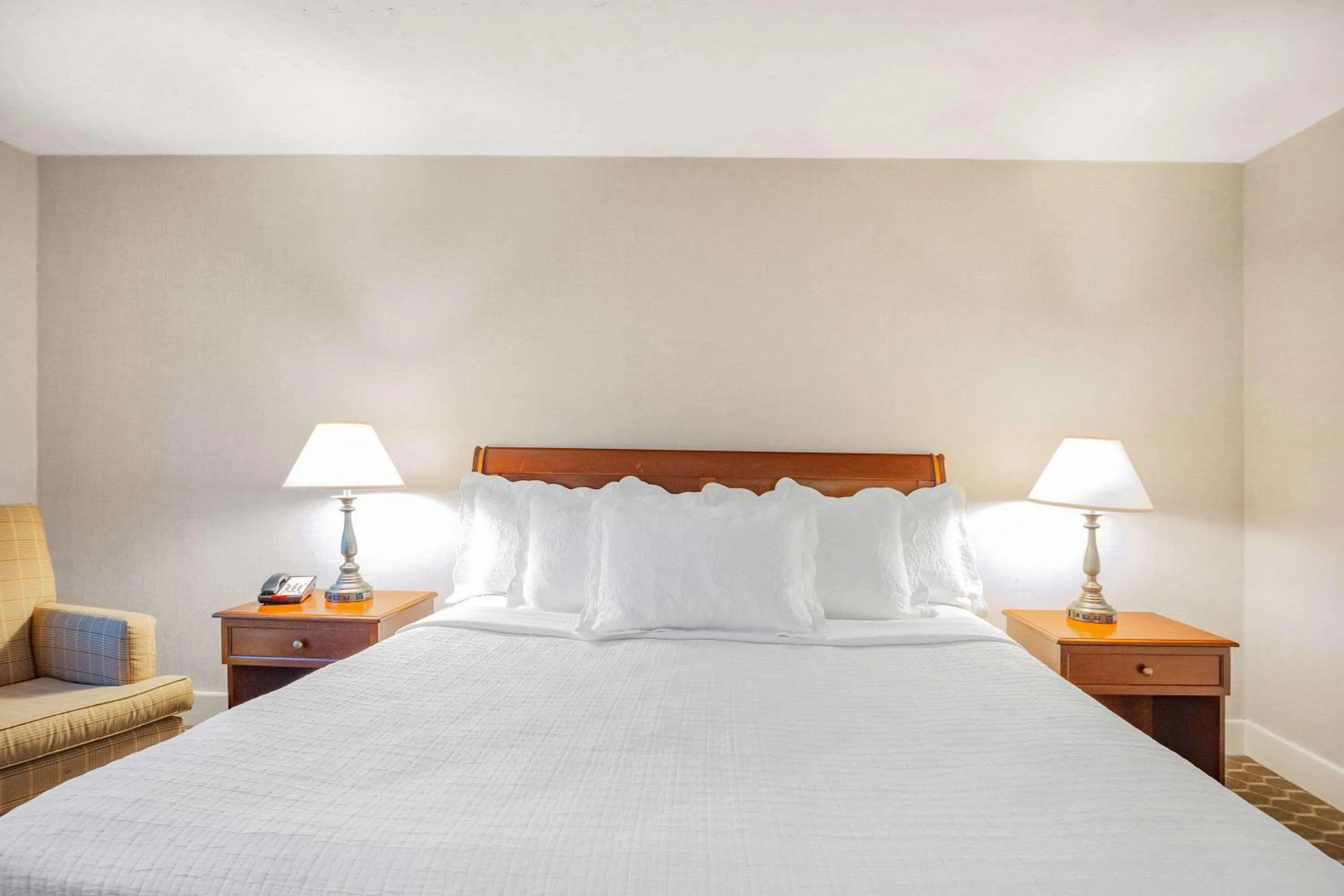 Photo of the whole room, Bed in Natural Bridge Hotel, Trademark Collection by Wyndham