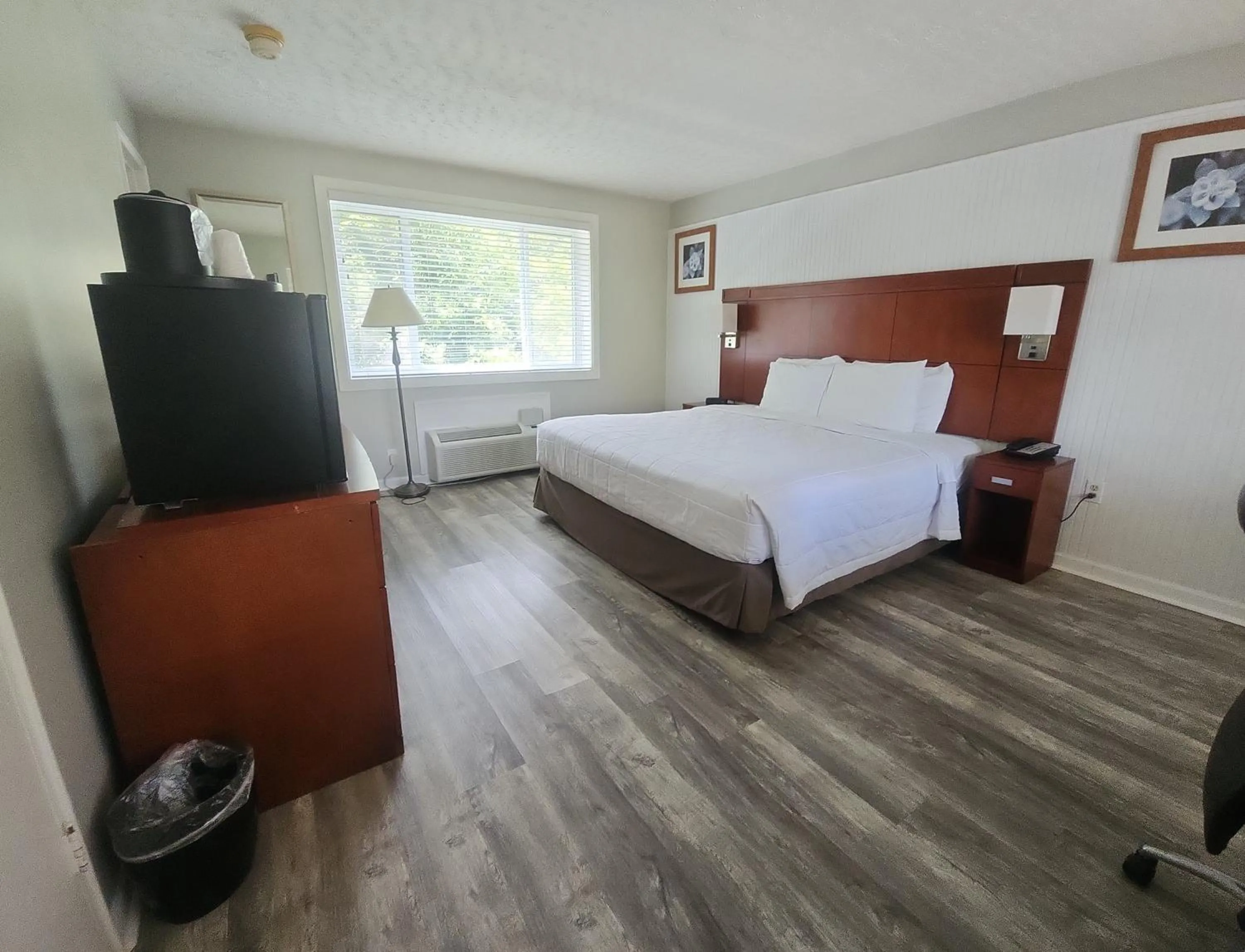 Bed in Natural Bridge Hotel, Trademark Collection by Wyndham