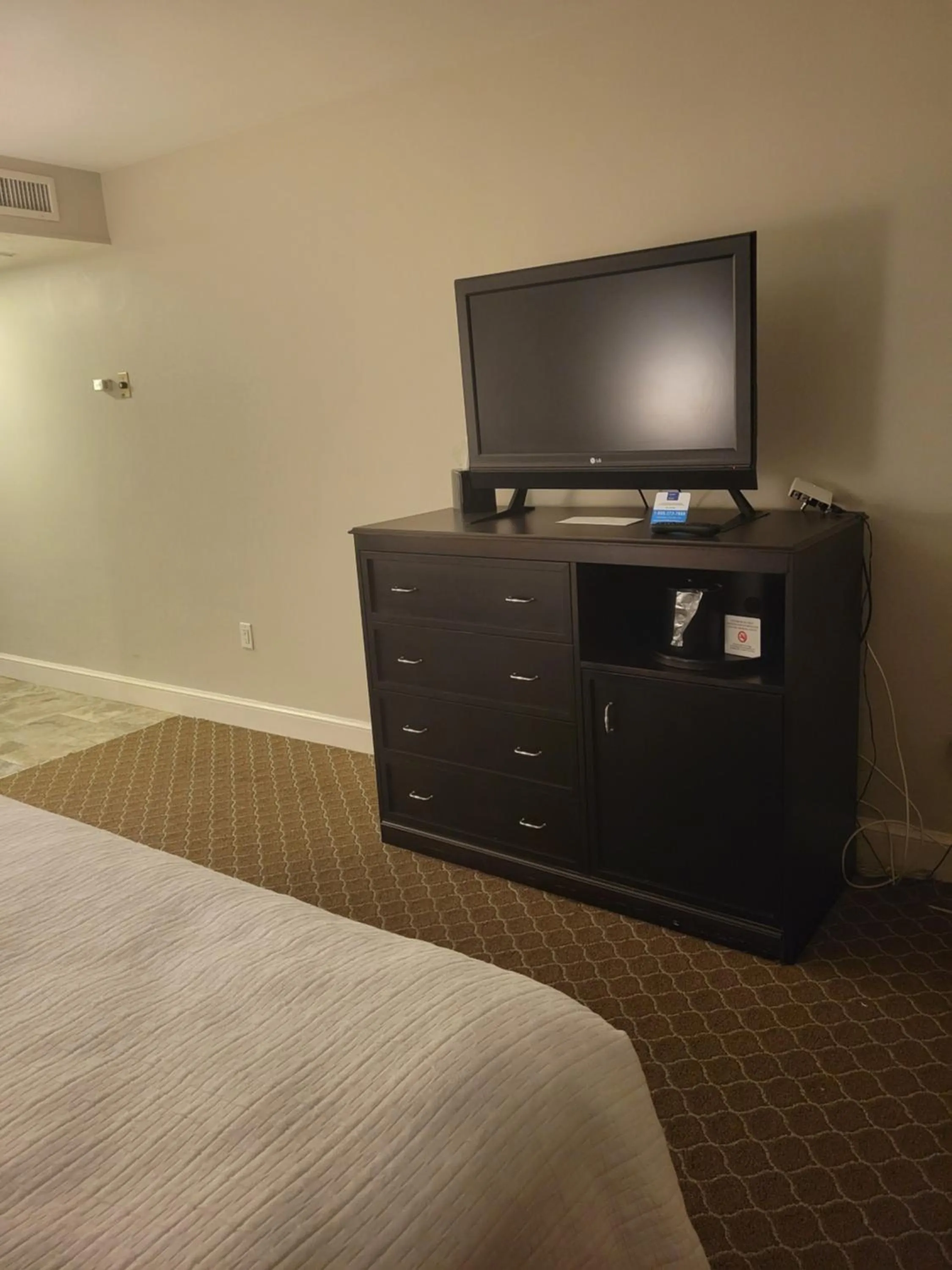 Bed in Natural Bridge Hotel, Trademark Collection by Wyndham