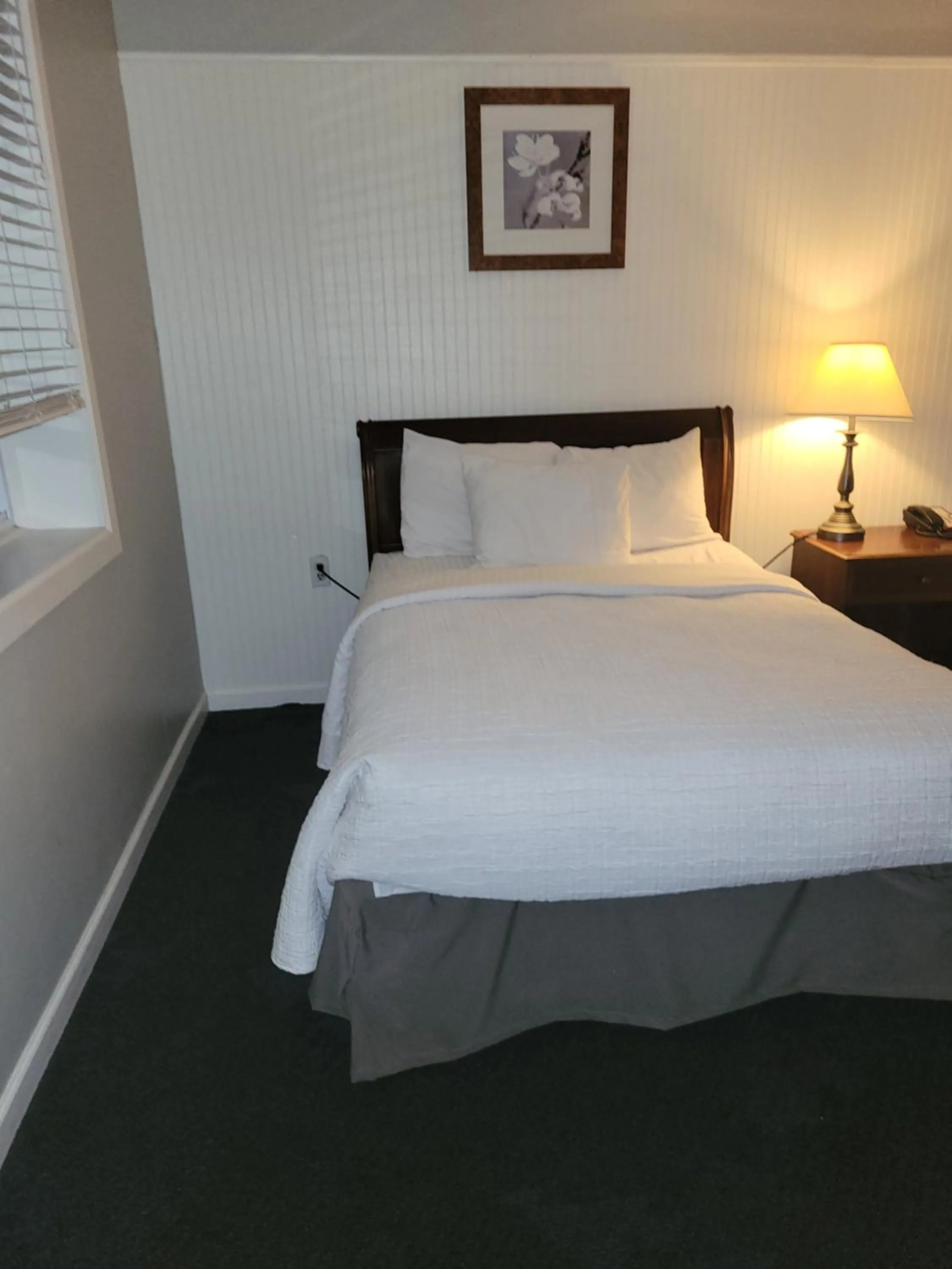 Bed in Natural Bridge Hotel, Trademark Collection by Wyndham