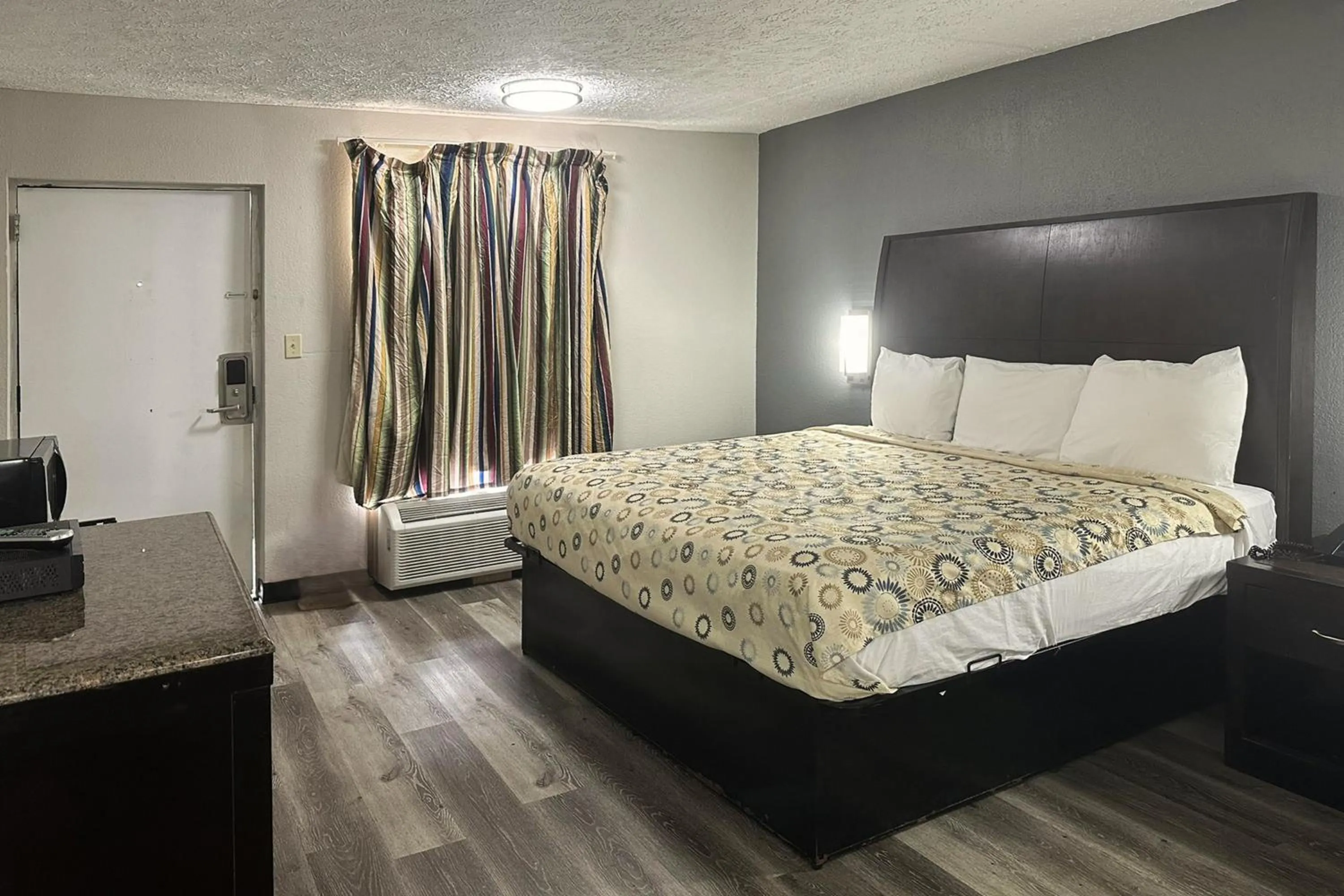 Bedroom in Regal Inn Guntersville By OYO Hwy 431