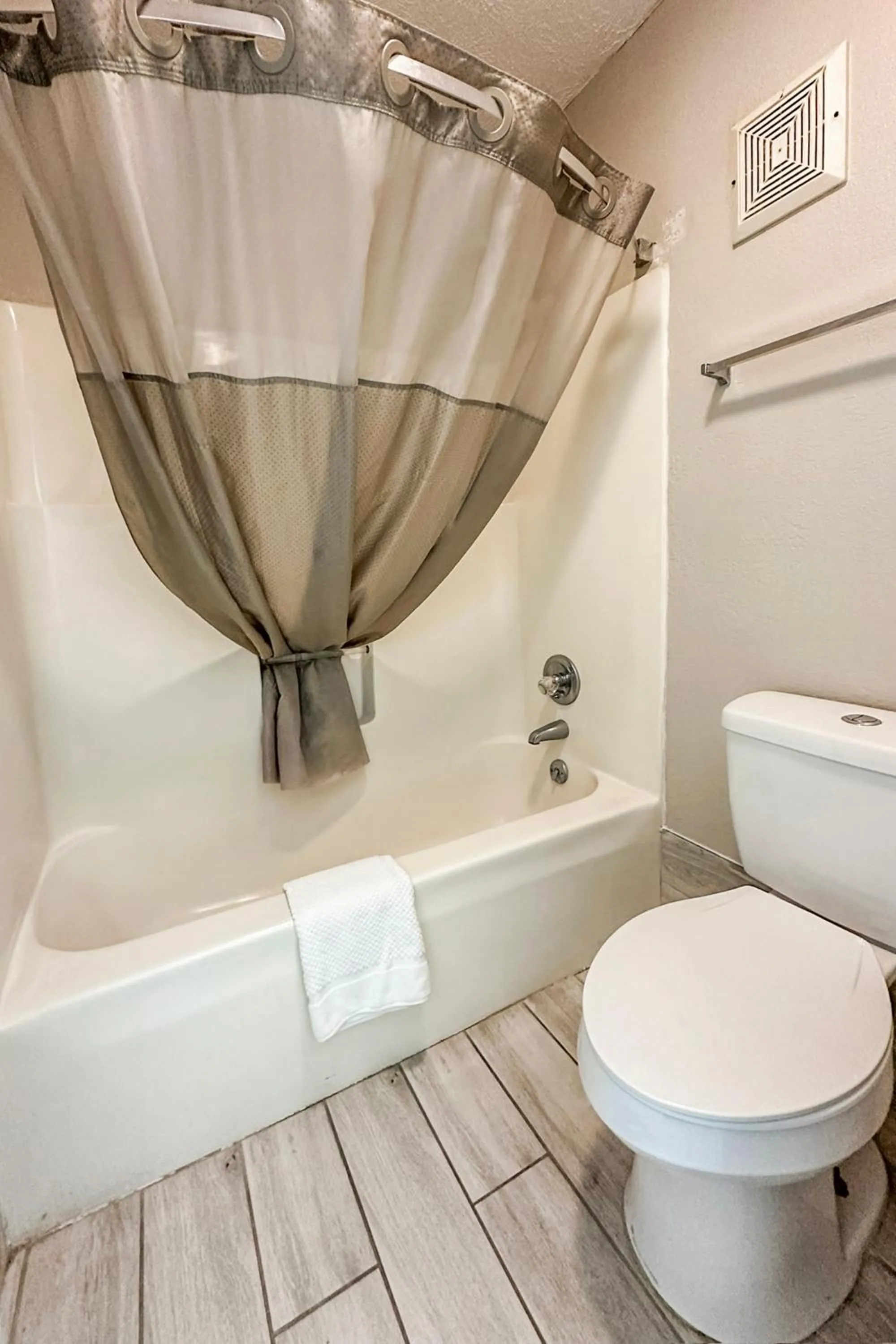 Bathroom in Regal Inn Guntersville By OYO Hwy 431