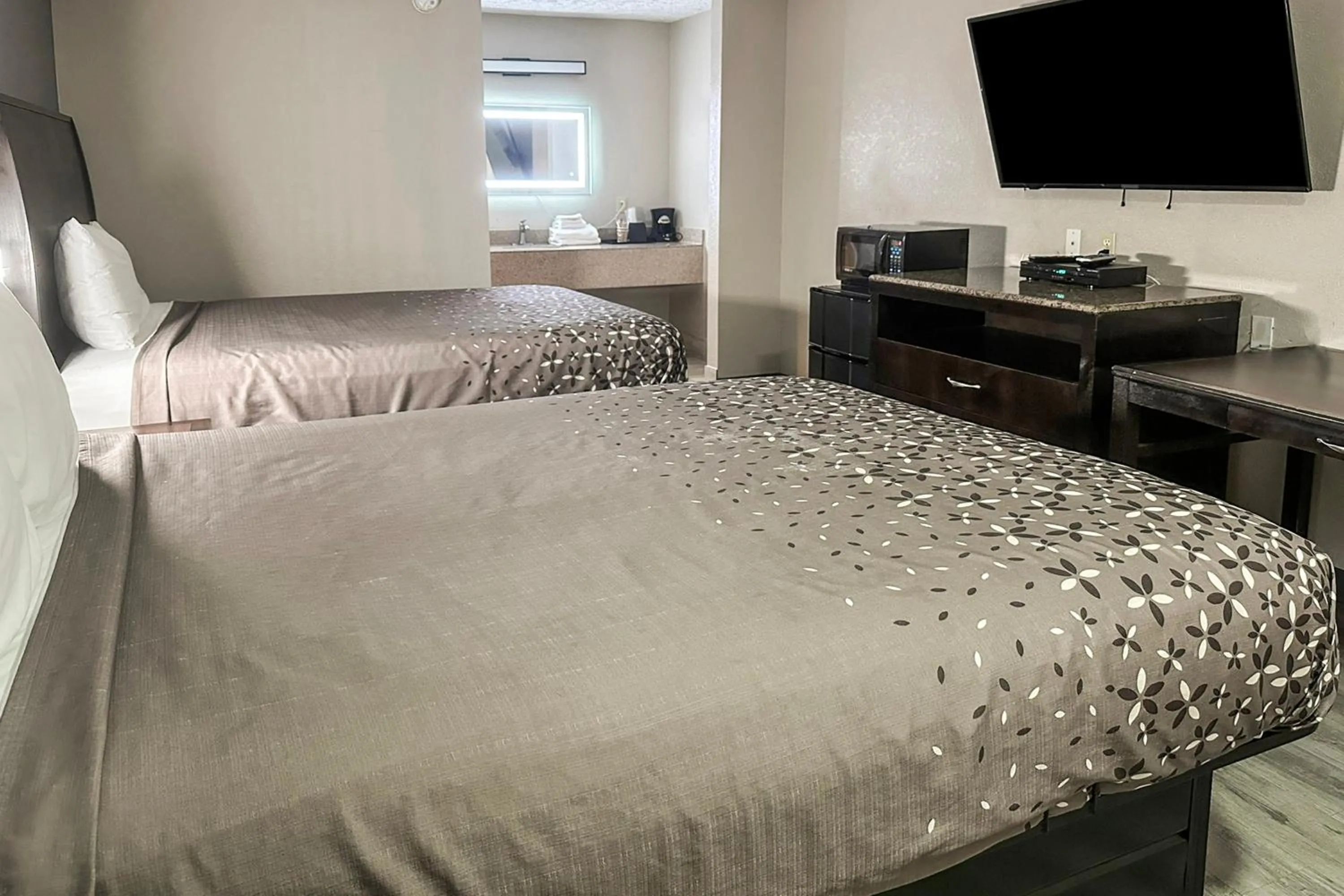 Bedroom in Regal Inn Guntersville By OYO Hwy 431