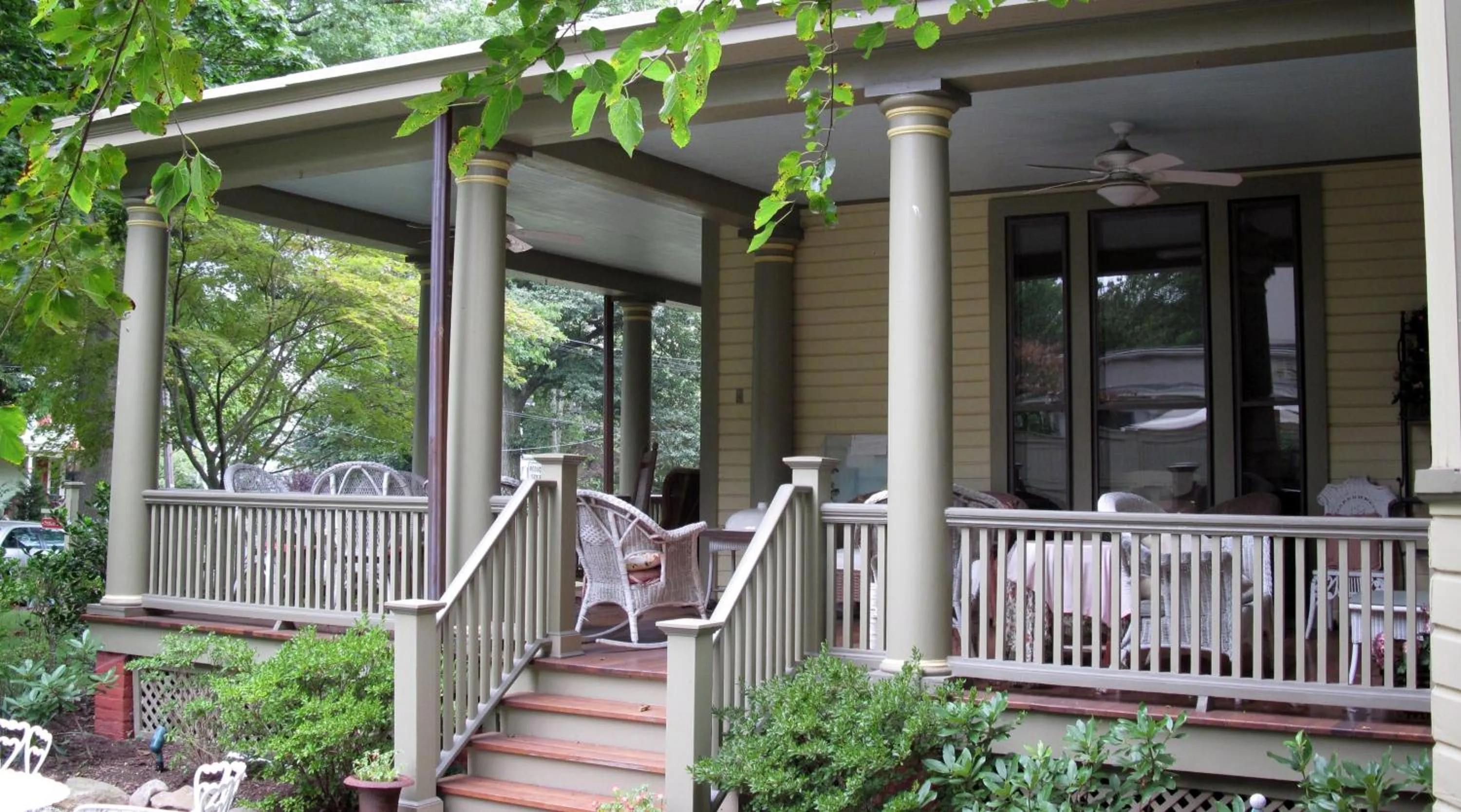 Facade/entrance in DeBary Inn