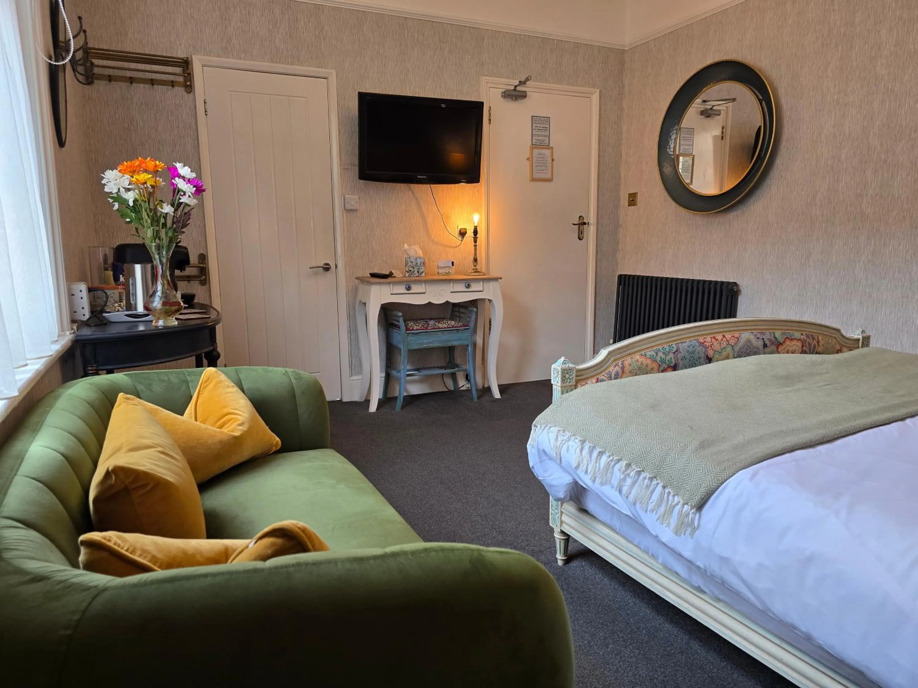 Seating area, Bed in Ashburton House - B&B