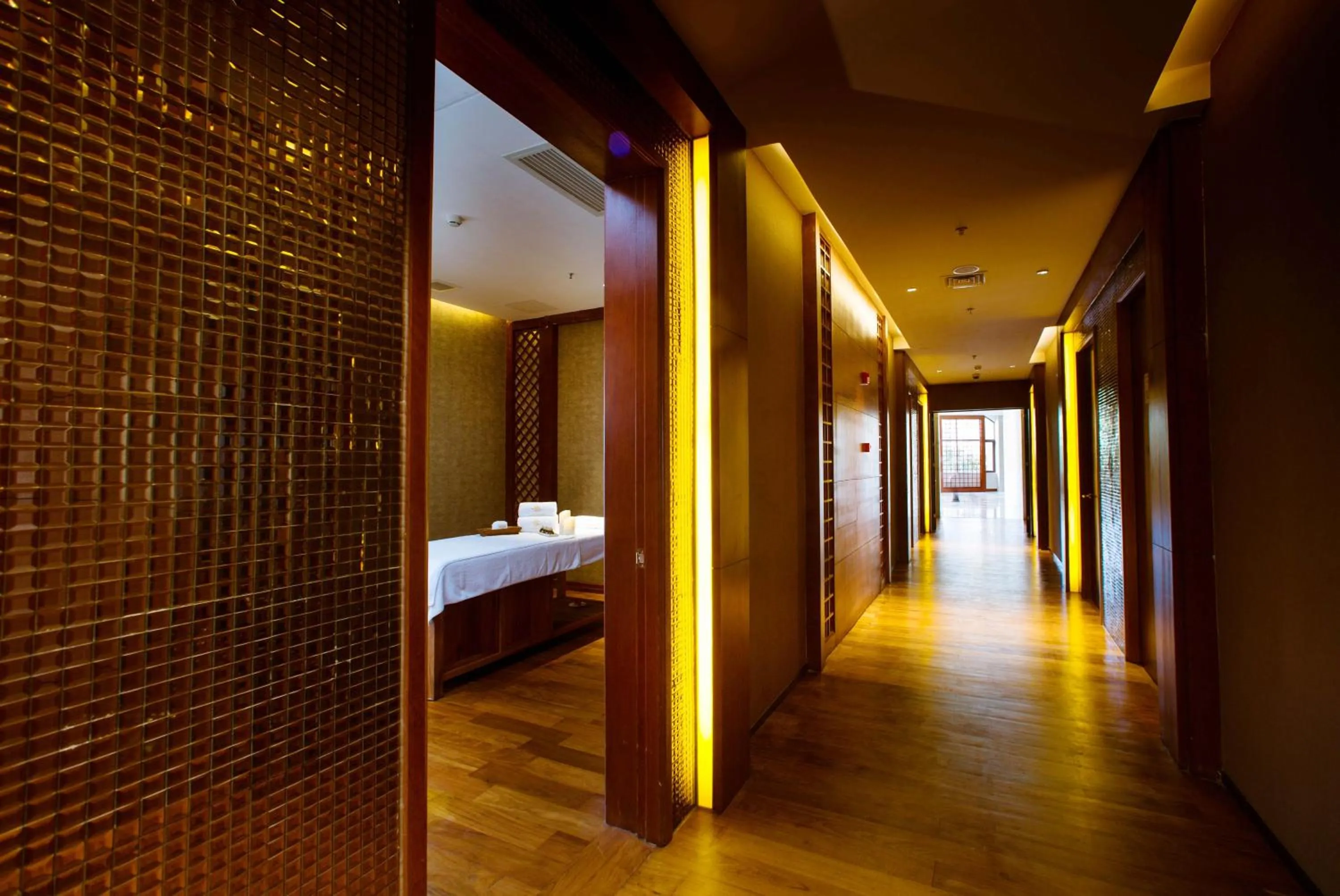 Spa and wellness centre/facilities, Bed in Landmark Mekong Riverside Hotel
