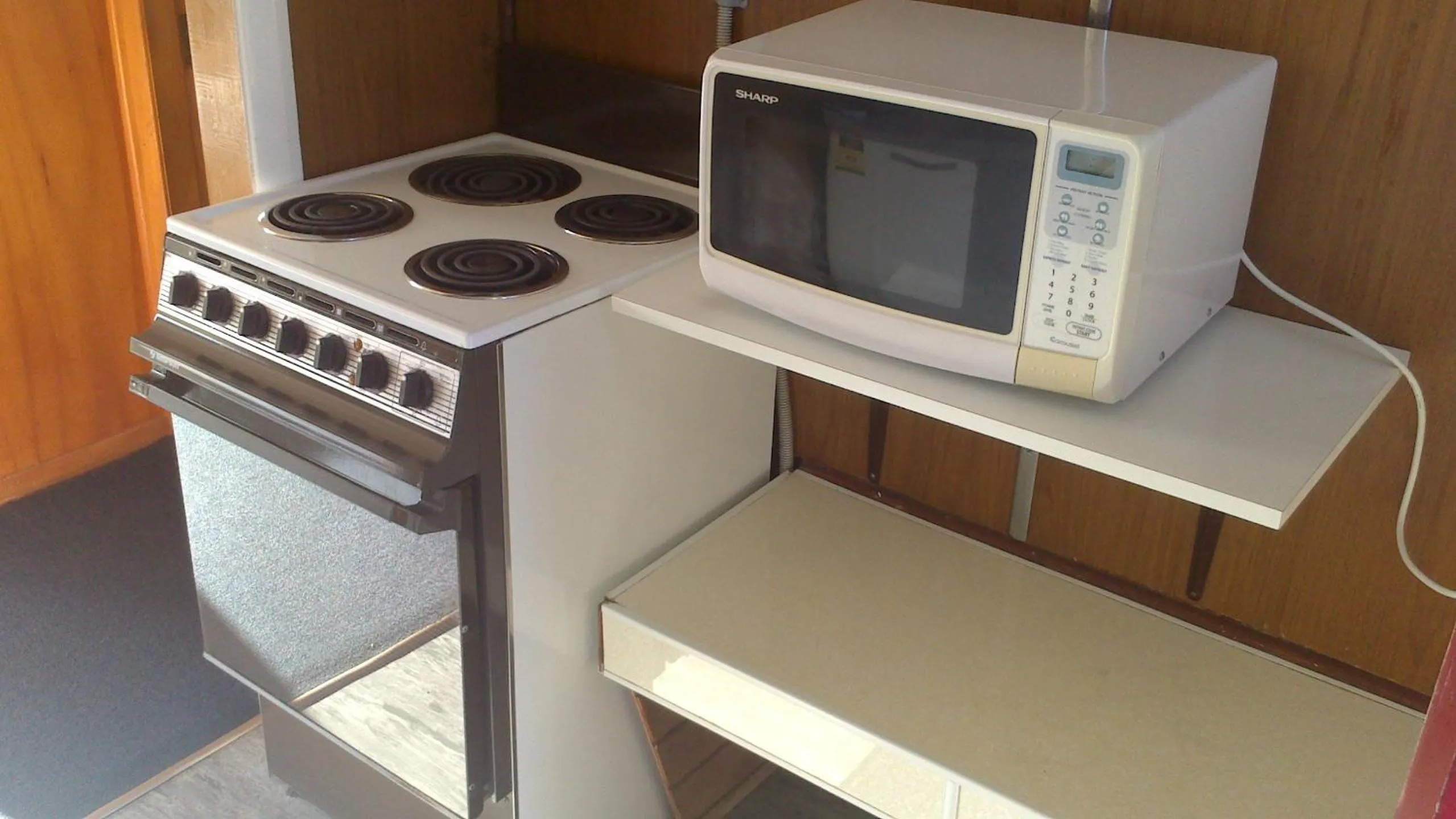 Kitchen or kitchenette in Otaki Motel