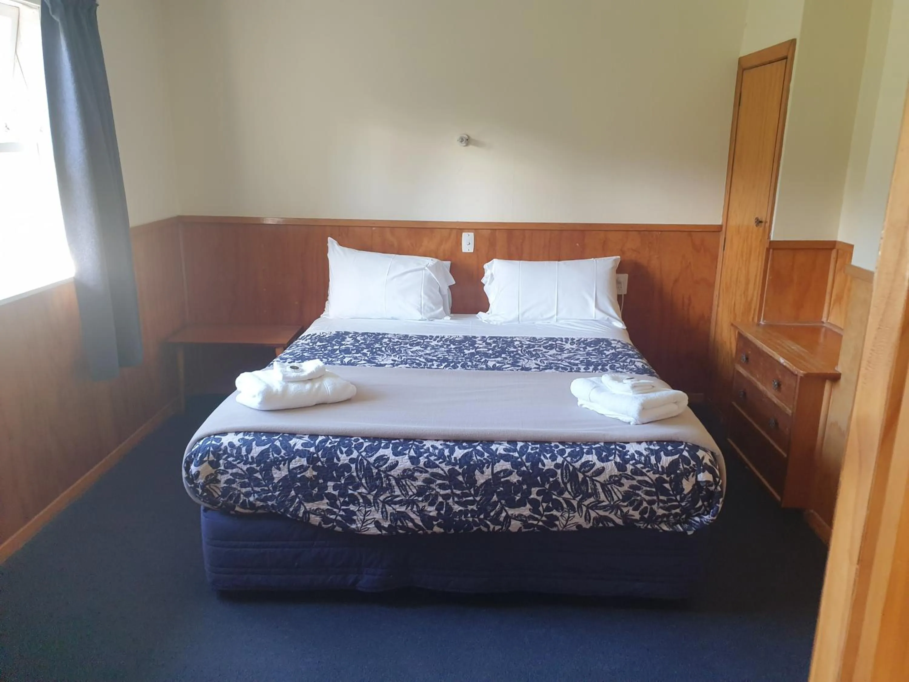 Bed in Otaki Motel