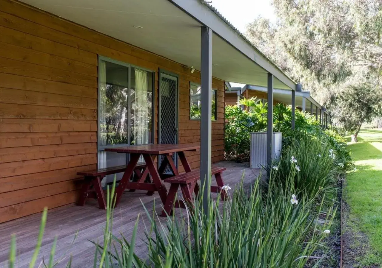 Creek Side Villa (5 Guests) in Marion Holiday Park Creek Side Villa (5 Guests) in Marion Holiday Park