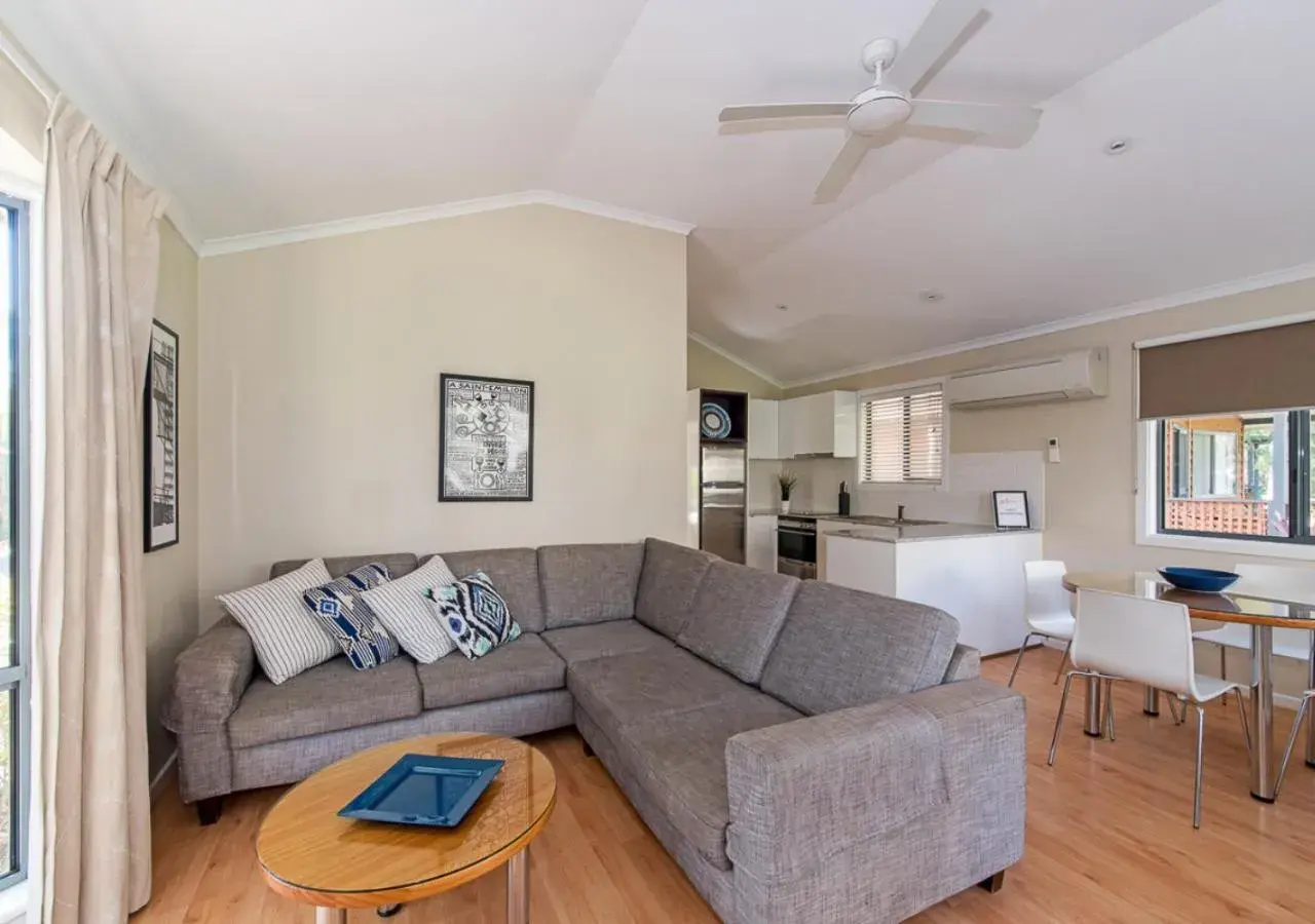 Two-Bedroom Bungalow - River View in Marion Holiday Park Two-Bedroom Bungalow - River View in Marion Holiday Park