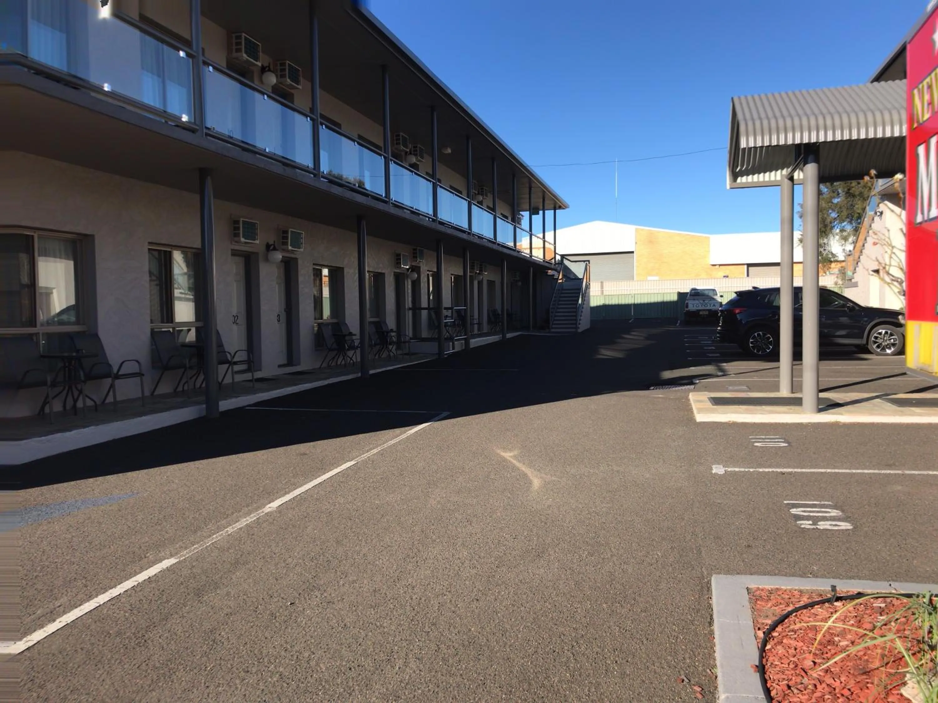 New England Motor Inn