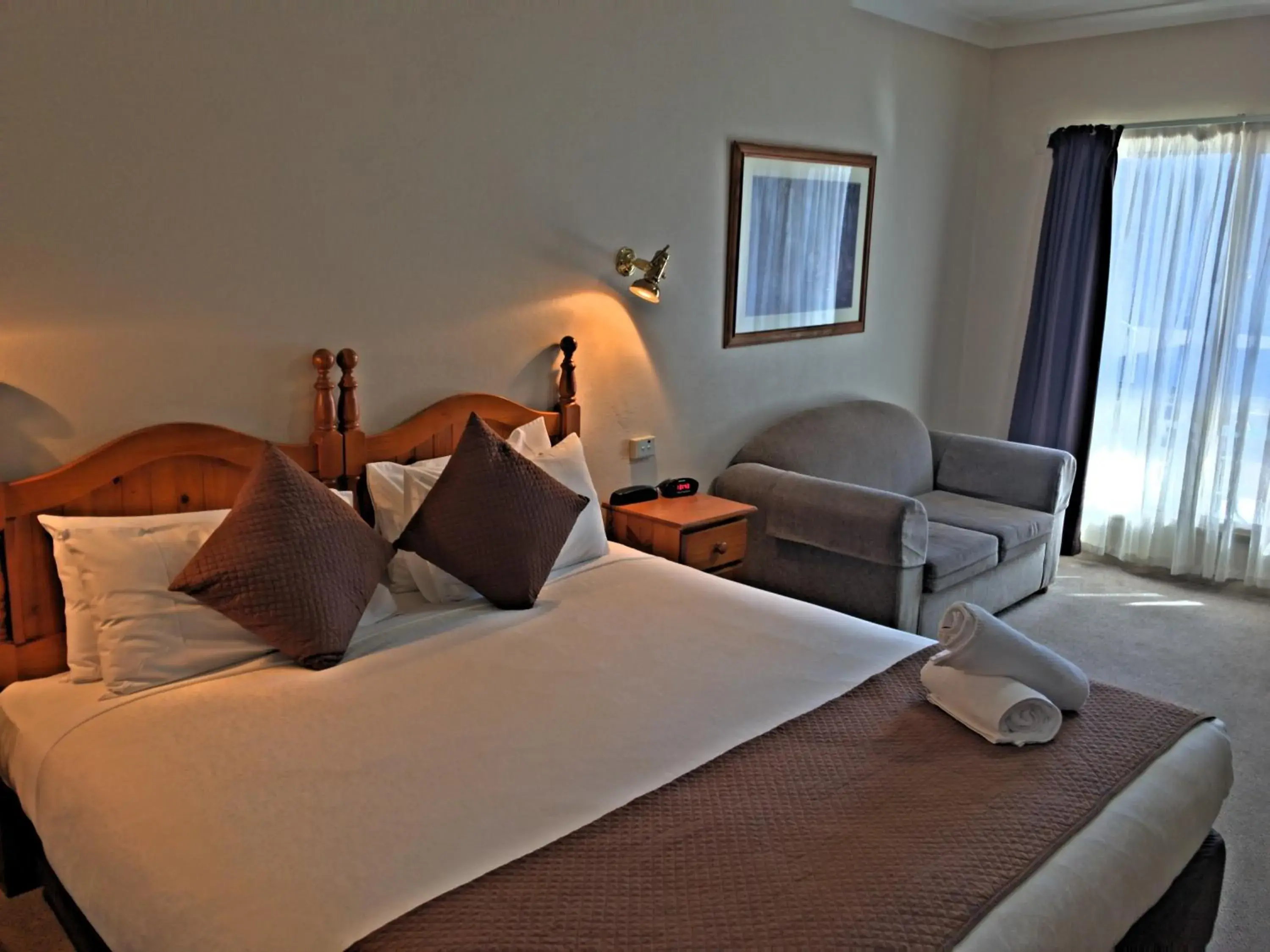 King Room in New England Motor Inn King Room in New England Motor Inn