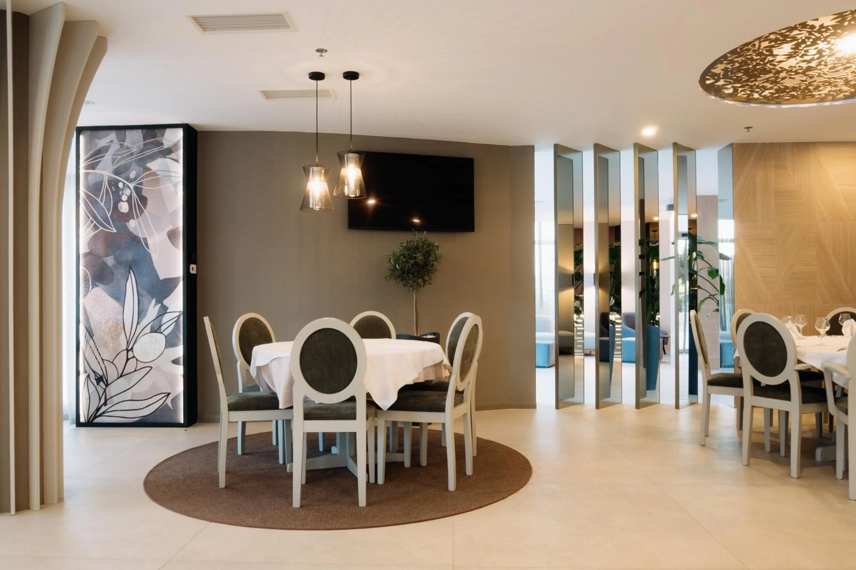 Restaurant/places to eat in Hotel Fanat