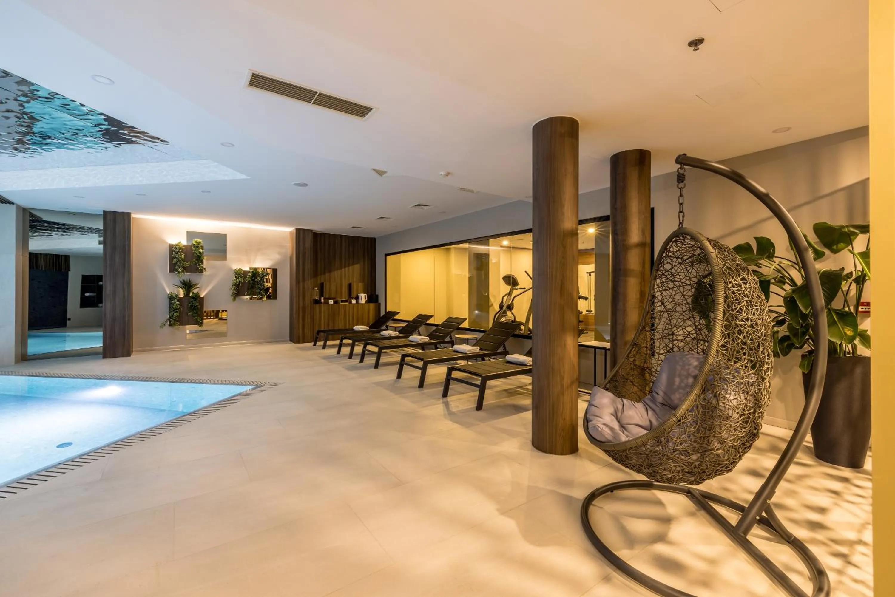 Pool view in Hotel Fanat