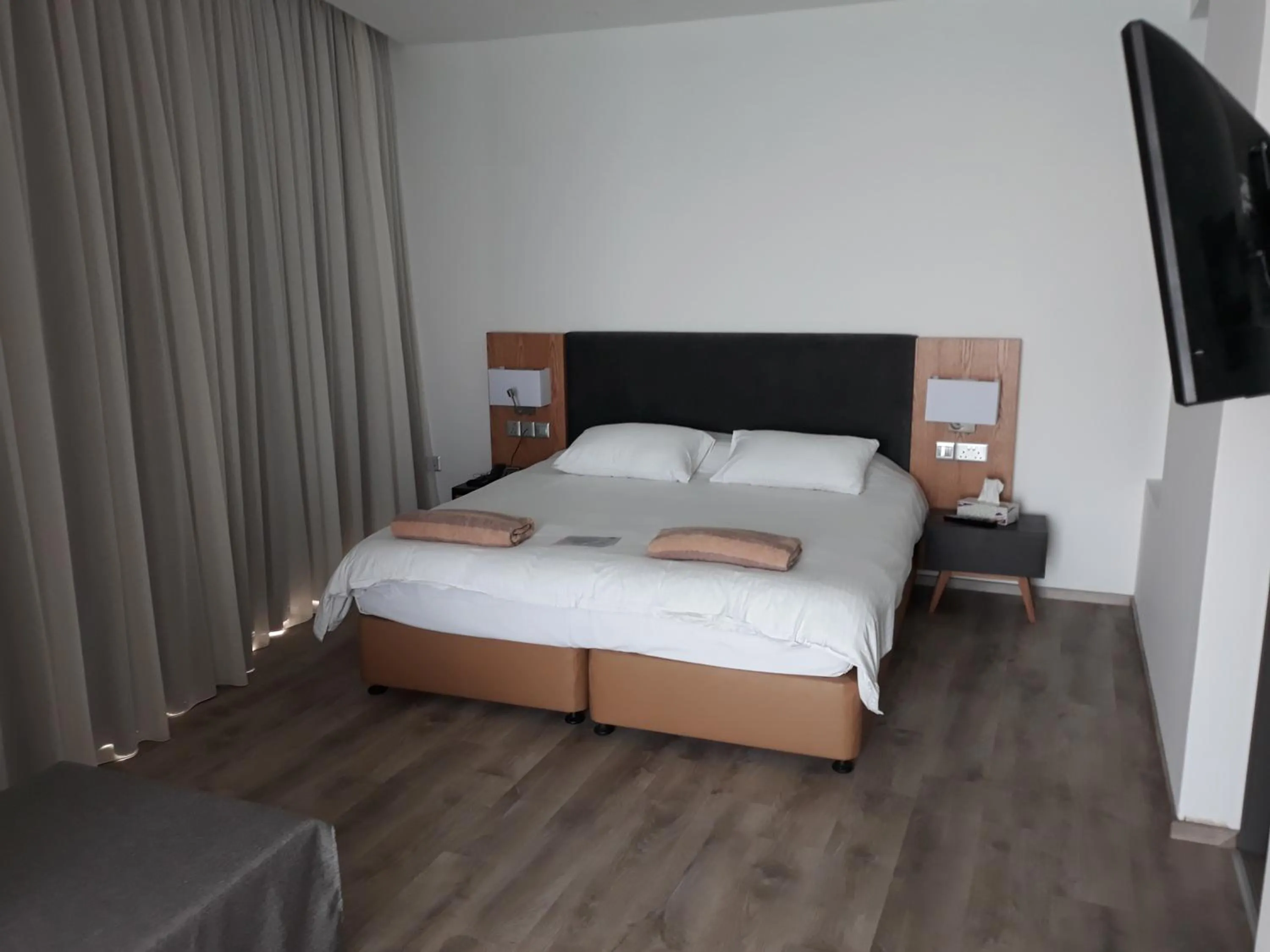 Bedroom, Bed in Vrissaki Beach Hotel