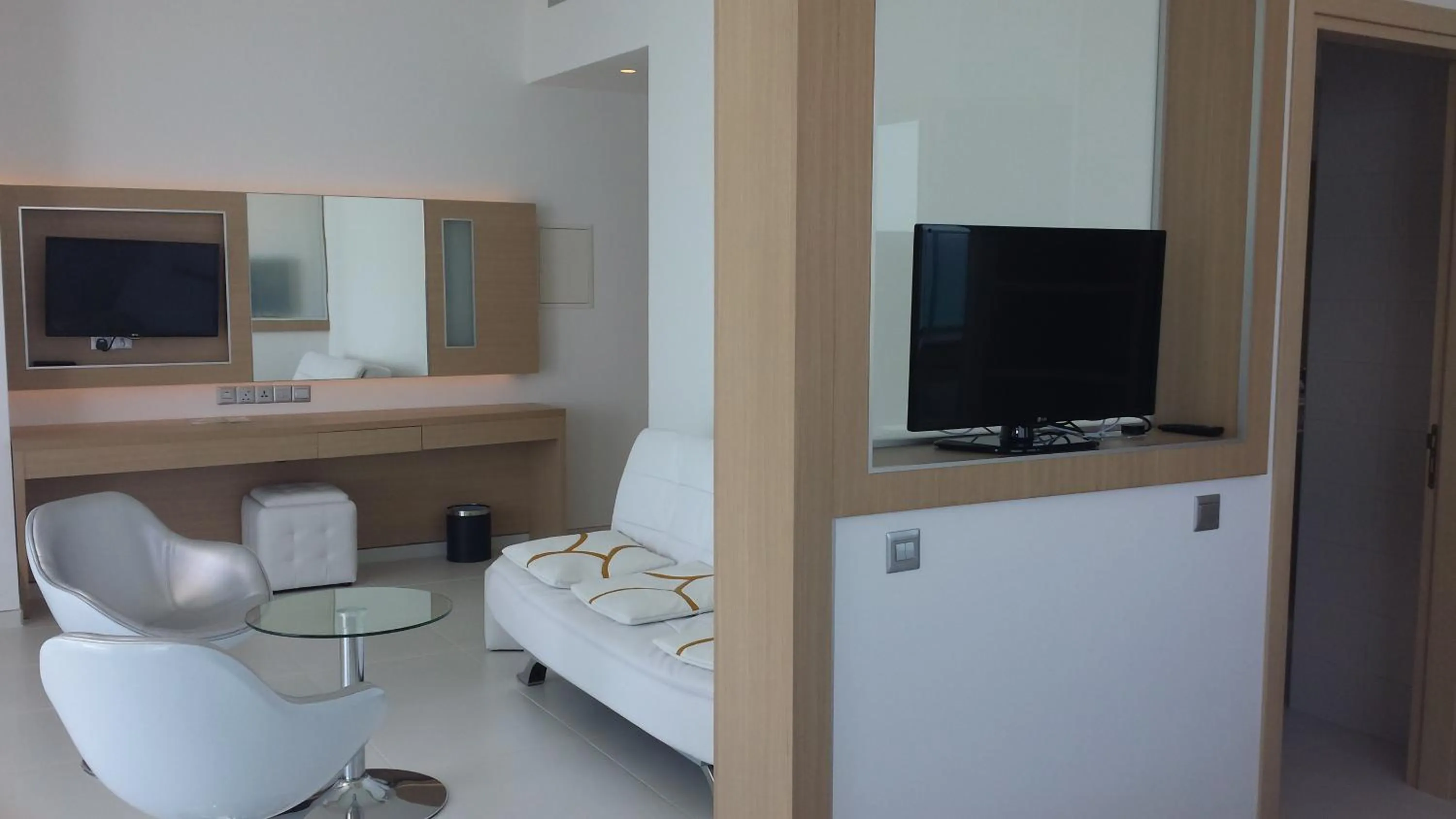 Living room in Vrissaki Beach Hotel