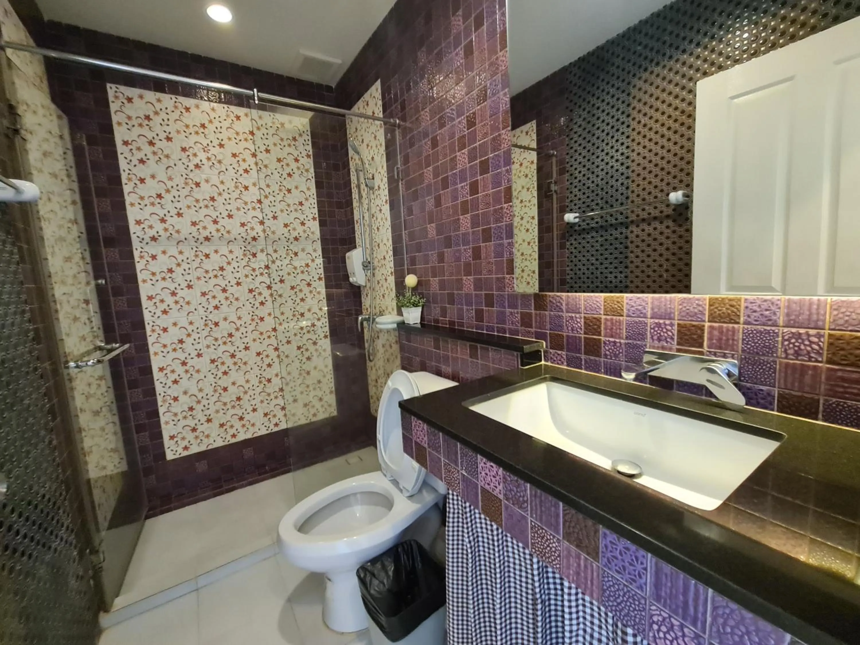 Shower in Vanilla Summer Inn