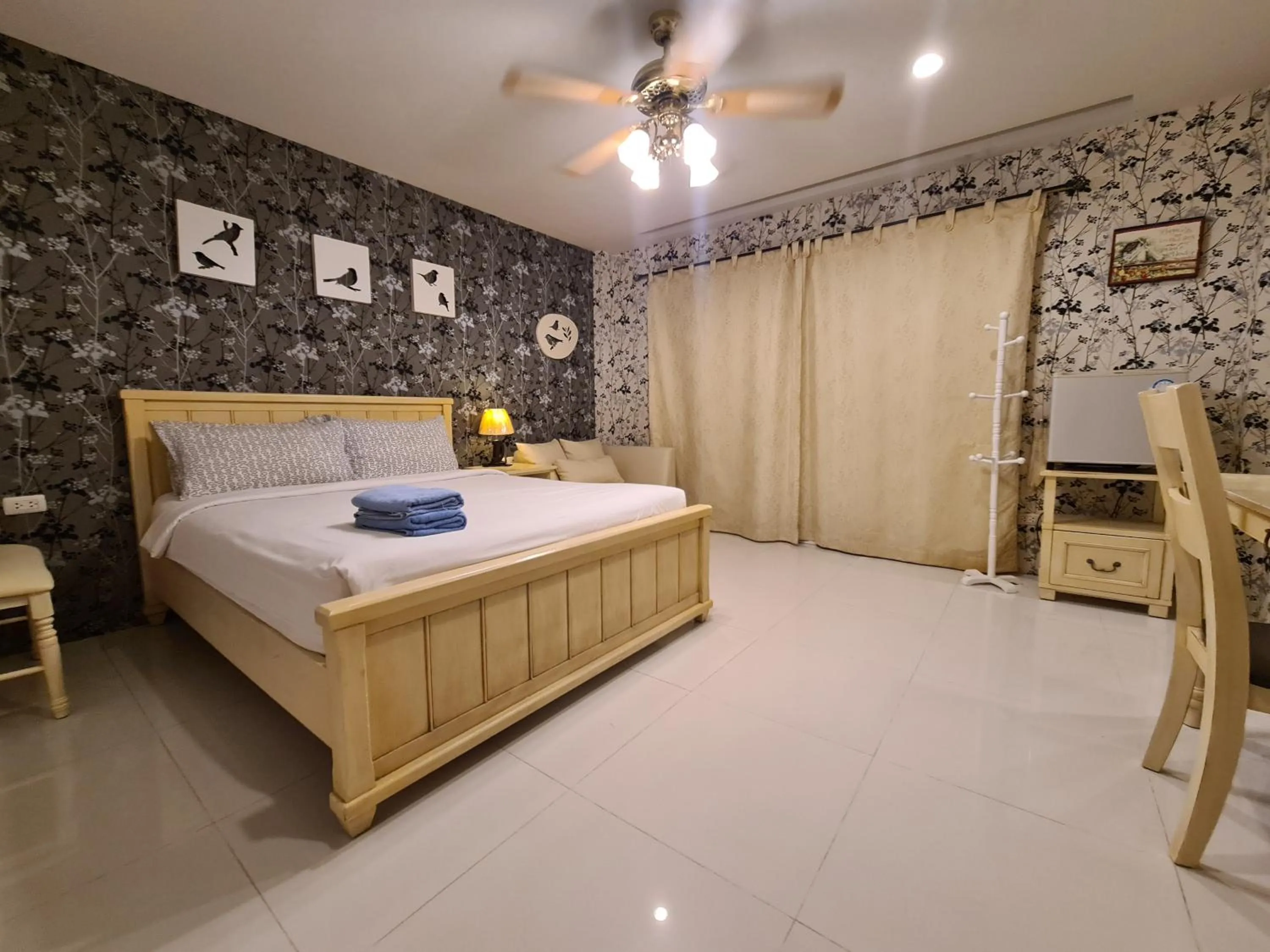 Bed in Vanilla Summer Inn