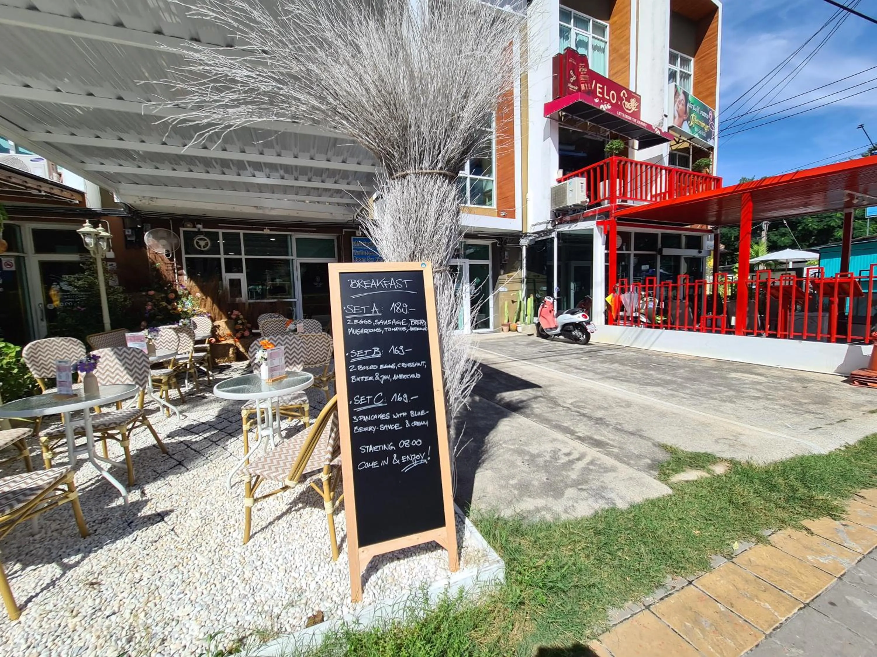 Restaurant/places to eat in Vanilla Summer Inn