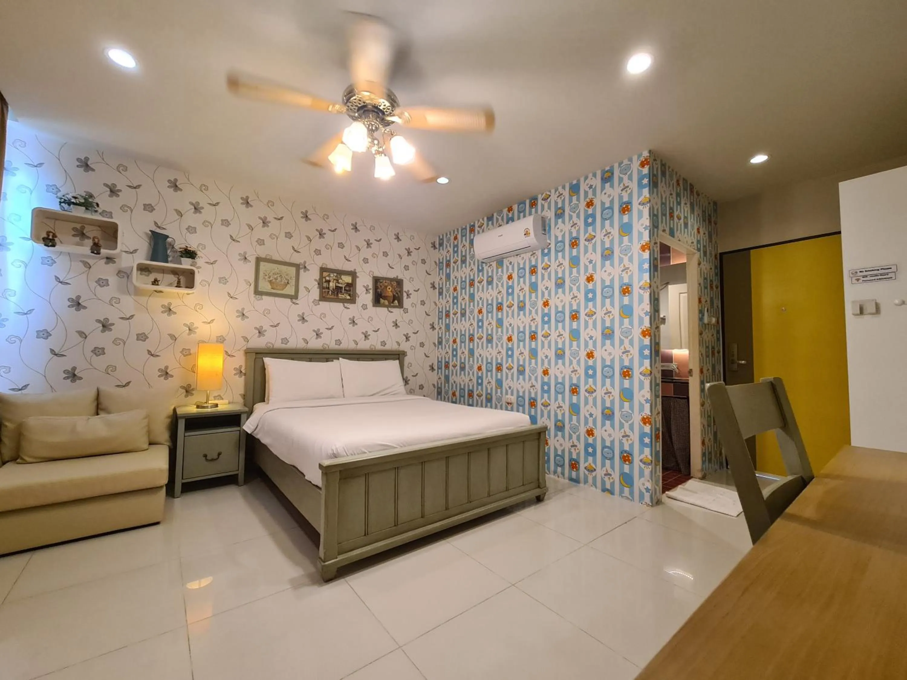 Bed in Vanilla Summer Inn