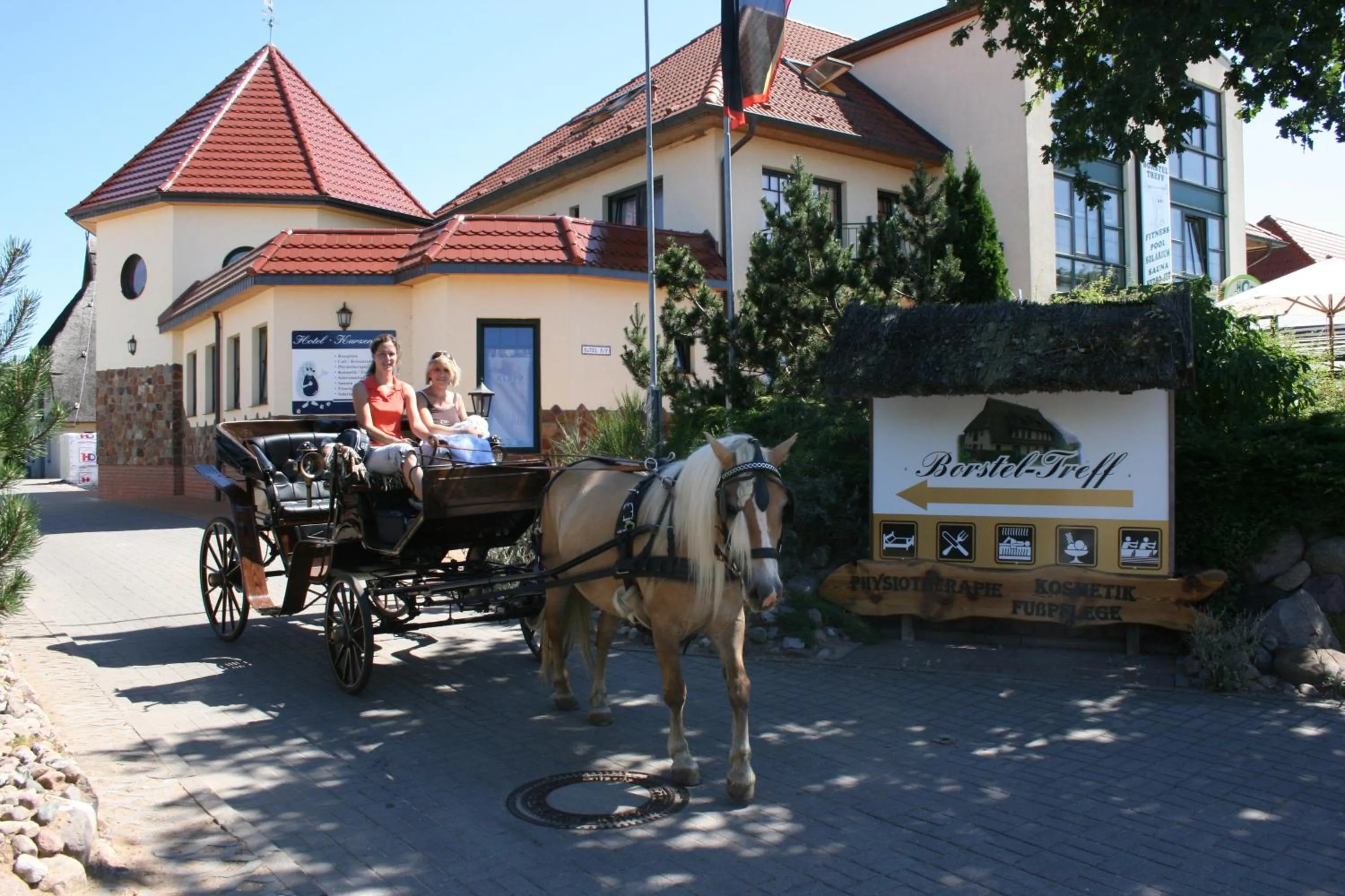 Facade/entrance in Kur-& Landhotel Borstel - Treff