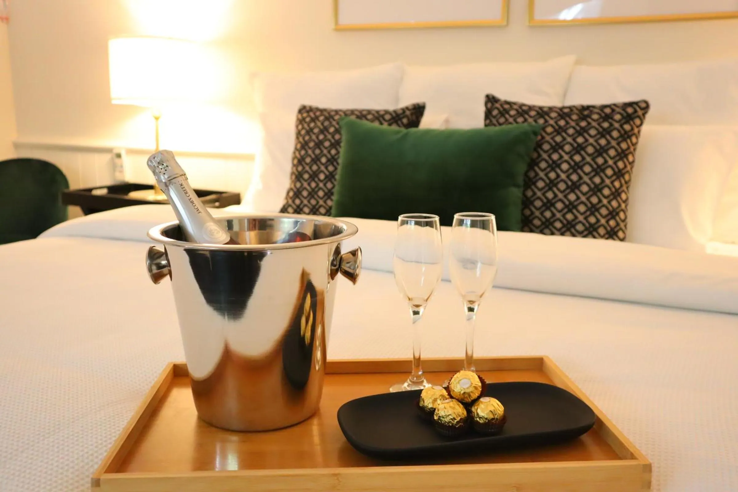 Drinks in Quality Hotel Robertson Gardens