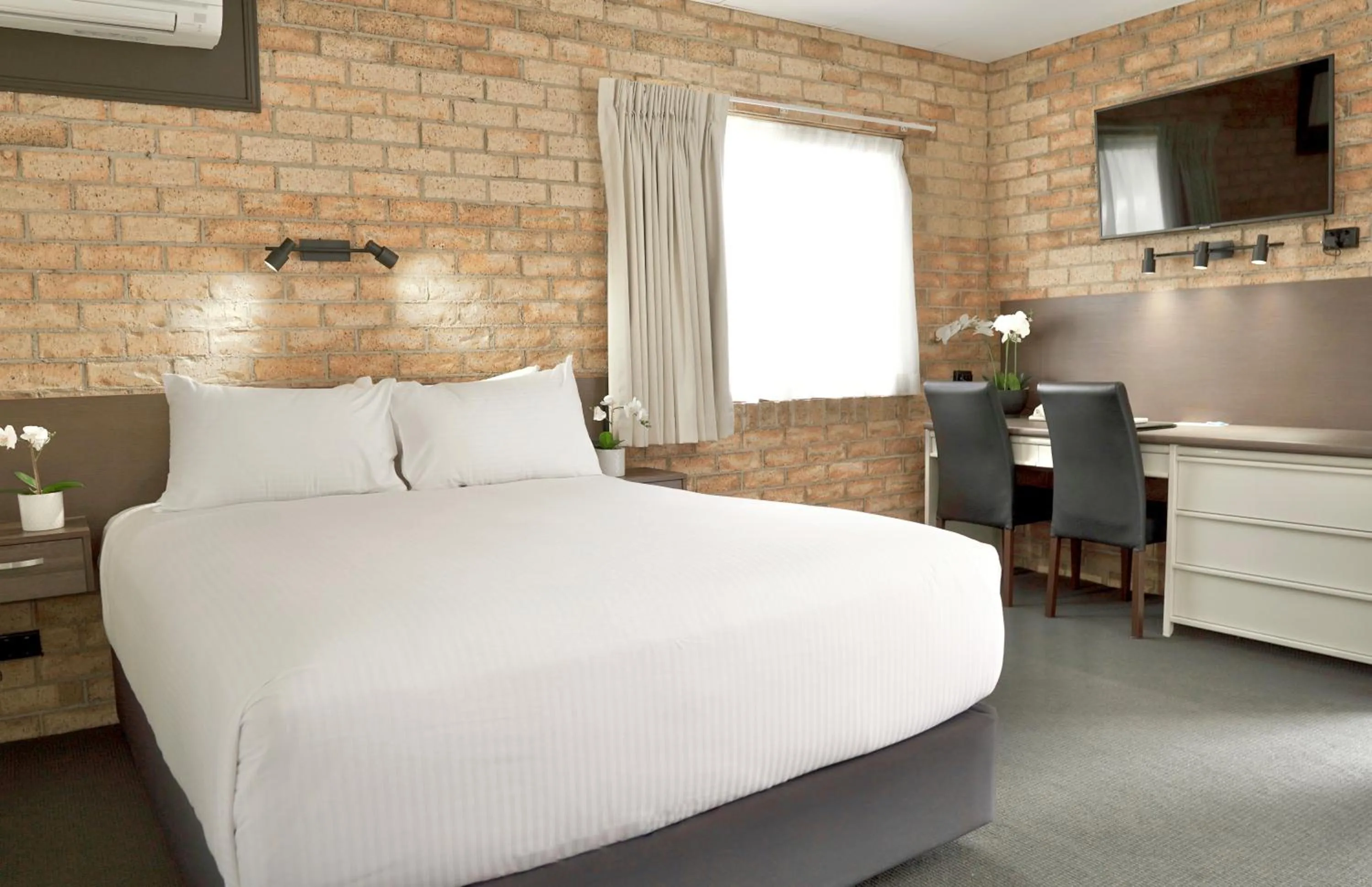 Bed in Quality Hotel Robertson Gardens