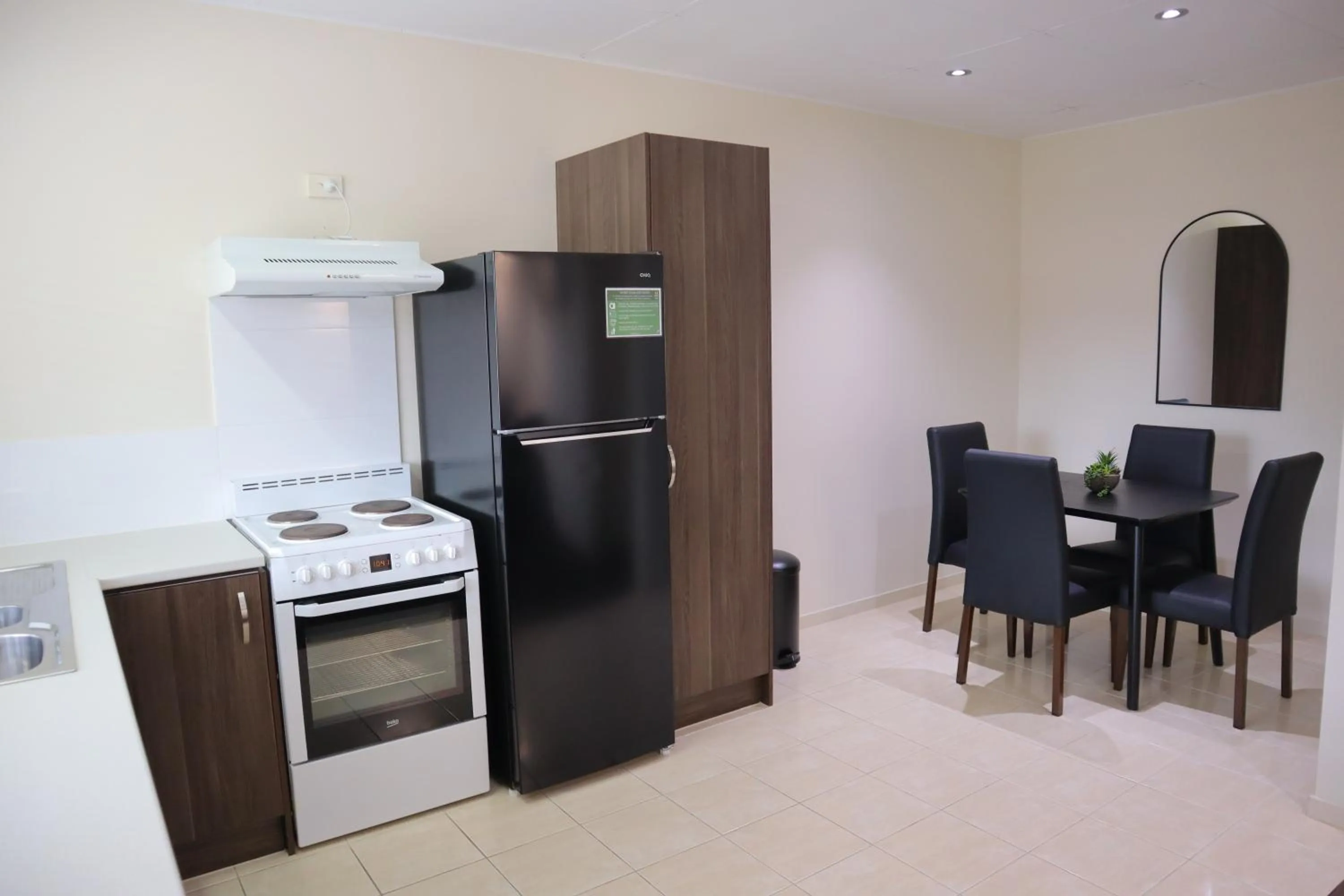 Kitchen or kitchenette in Quality Hotel Robertson Gardens